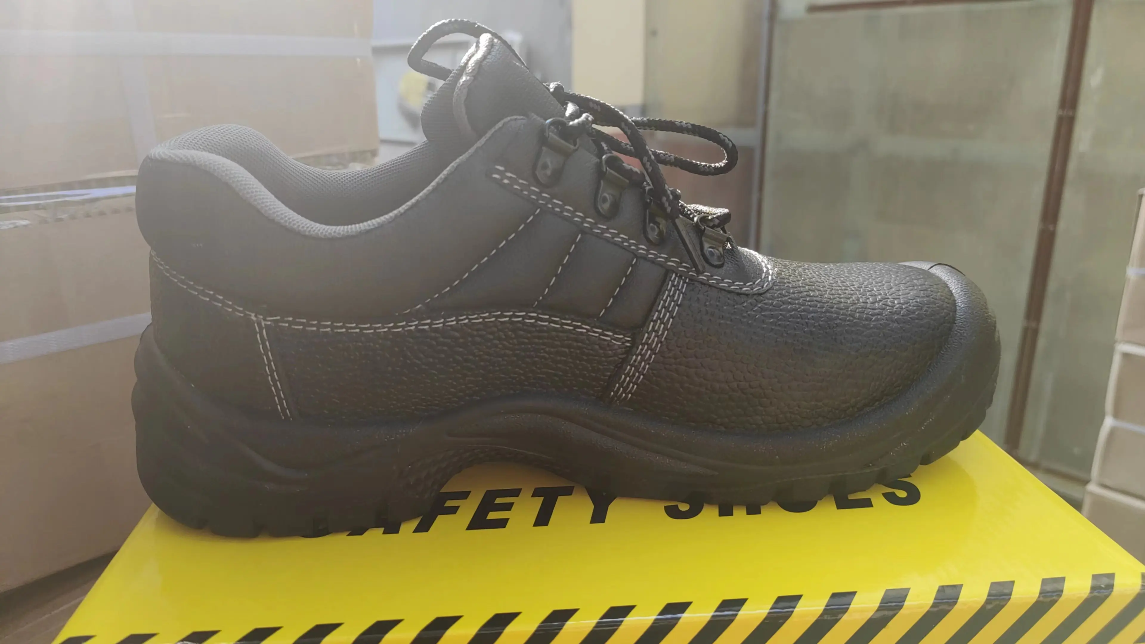 cheaper cow Genuine Leather Waterproof SBP Work Shoes SRC Steel Toe Industrial Construction Safety Shoes for Men