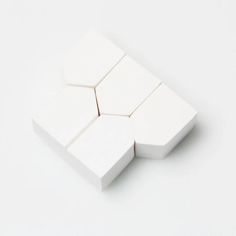 2022 Trends Travel Easy Carry Small Cosmetic Blending House Shape Puff Wedge Makeup Sponge Free Latex House Shape Powder Puff