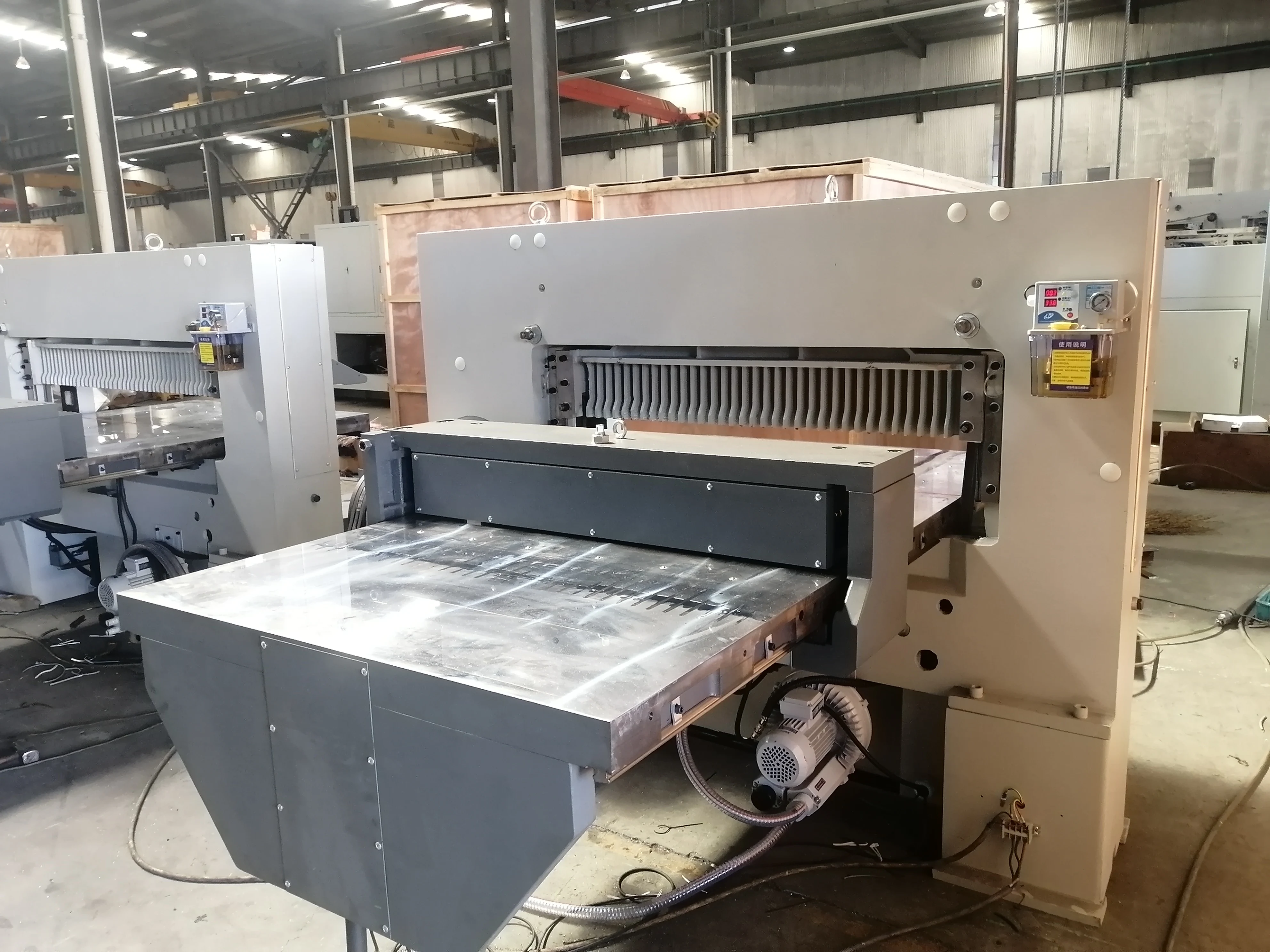 QZK-920M15 Digital Display Double Worm Wheel Double Guide Paper Cutting Machine 92 and GRAY WHITE 42cycles/min Cutter Capacity