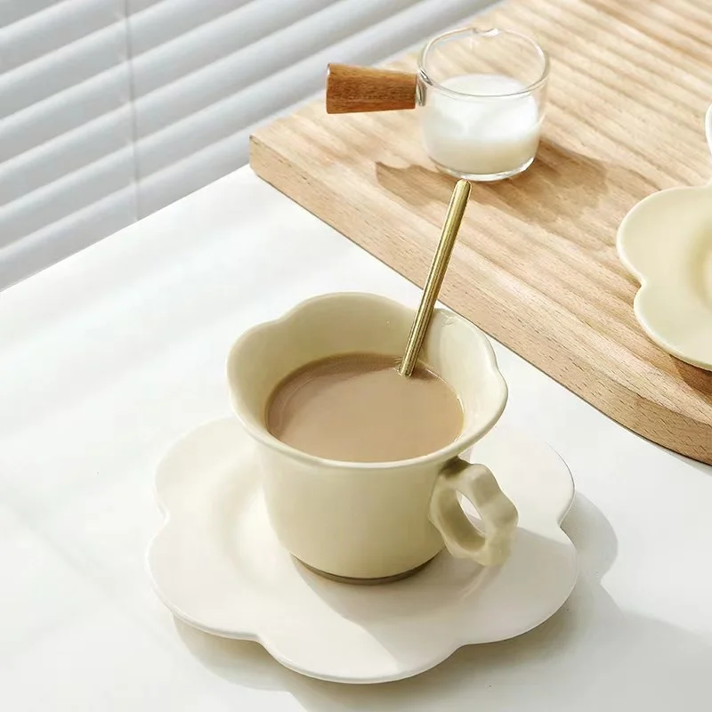 Flower shape 4 pcs porcelain party tableware