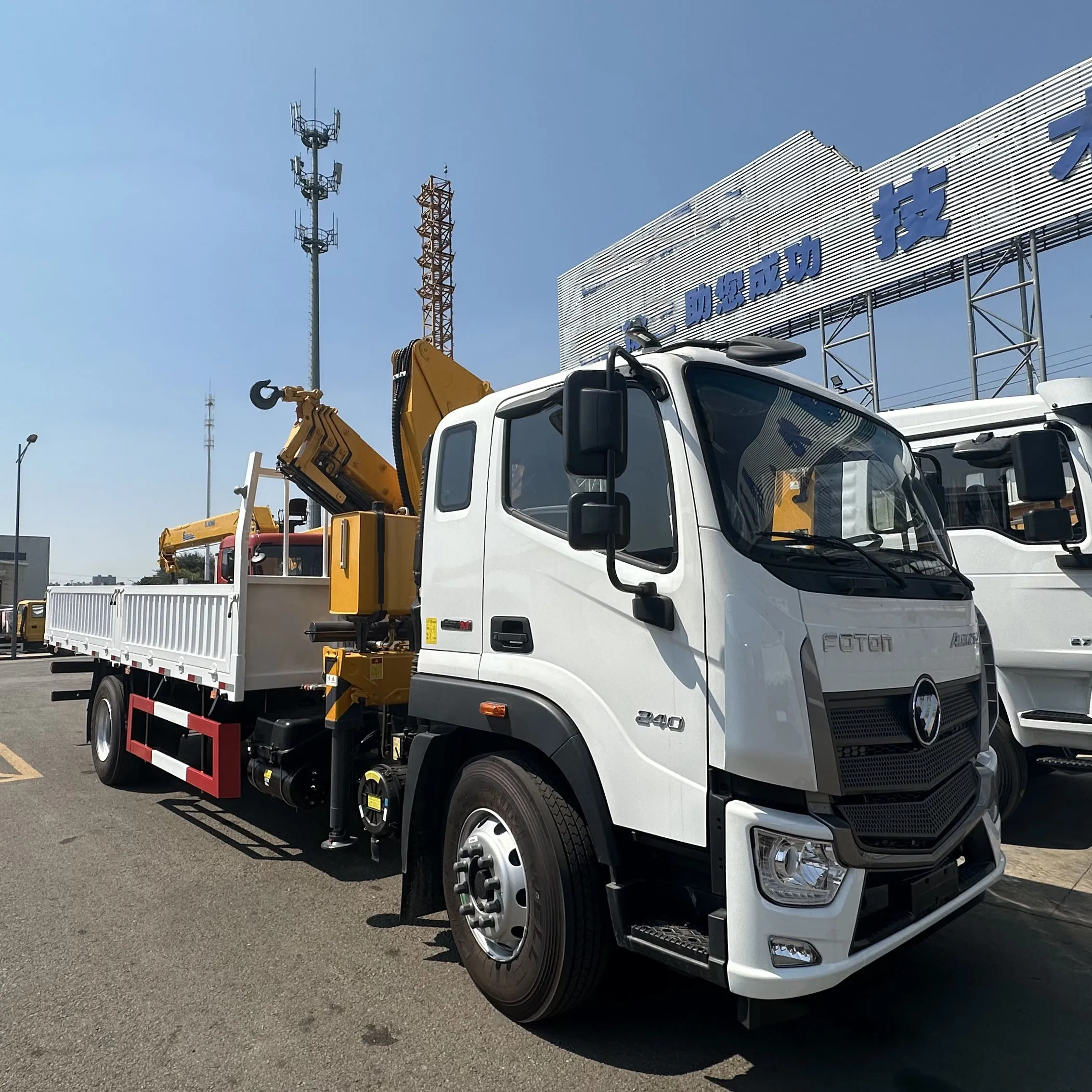 Foton Brand New  4X2 4X4 Truck Mounted 4T 5T Crane Foton Mini Truck