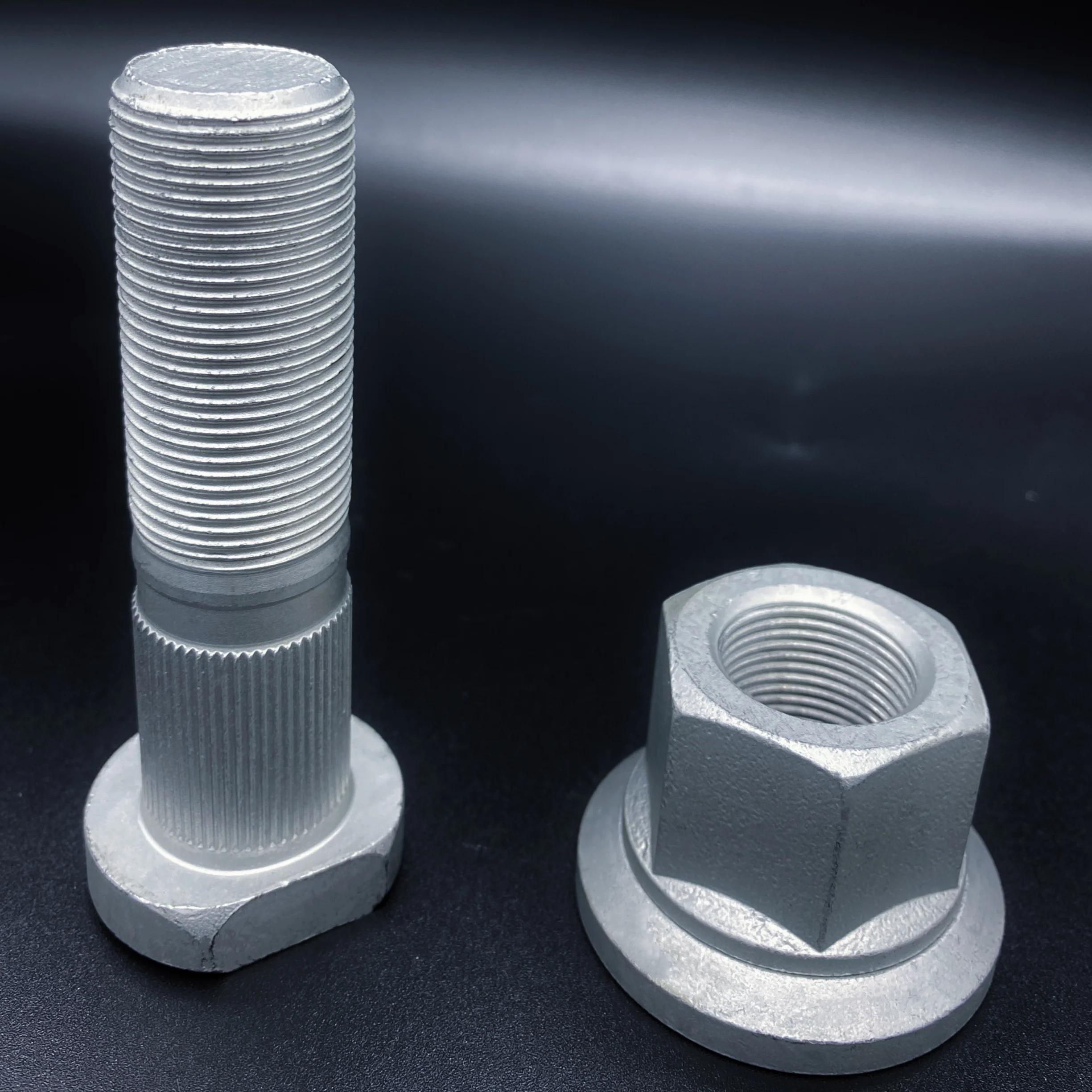 Galvanized truck wheel bolt & nut Grade 12.9 wheel bolt truck