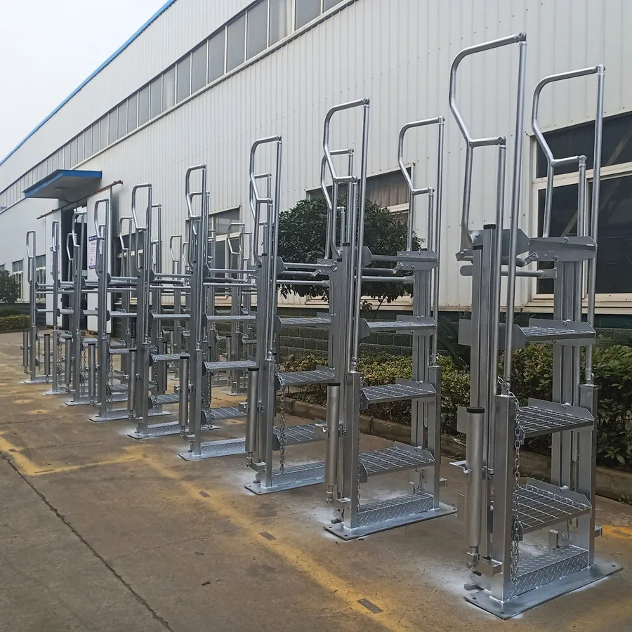 Carbon steel aluminium Stairs Industrial Telescopic 5 Steps Ladders with safety cage For Sale