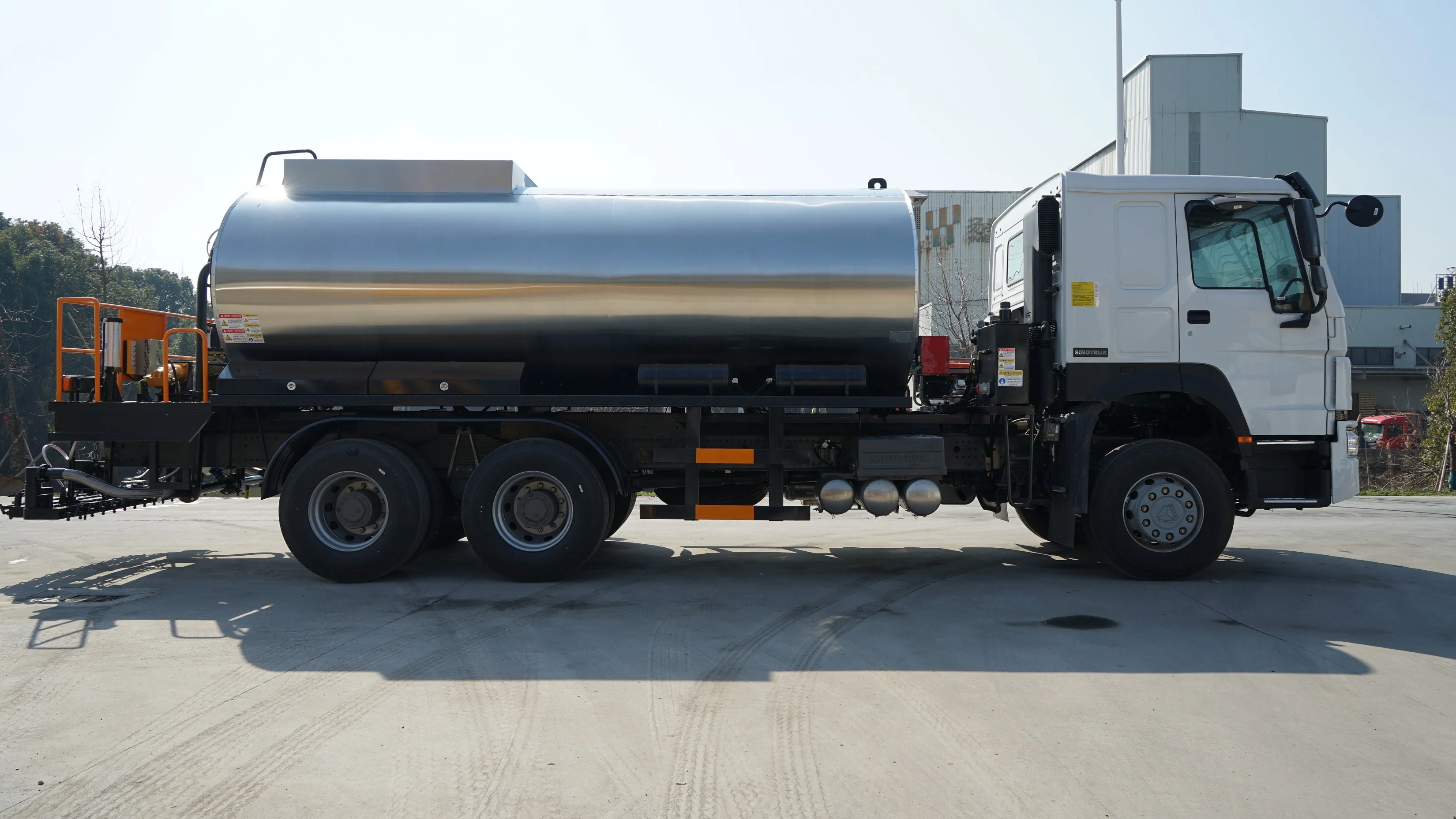 IKOM 15000L asphalt spraying truck manufacturer