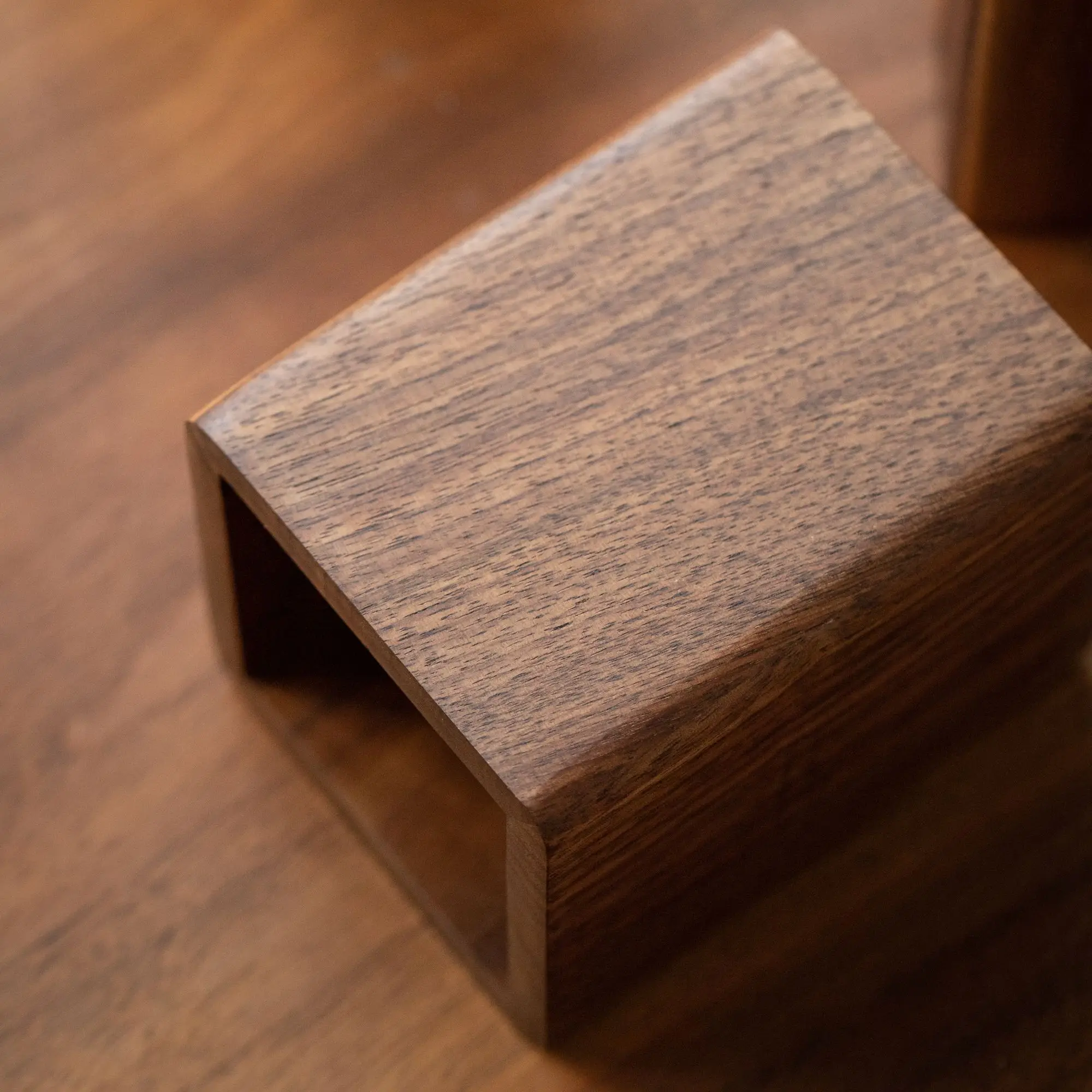 Wholesale Rectangle Pattern Pen Stand Modern Pen Organizer Solid Walnut Wooden Pen Holder for Desk
