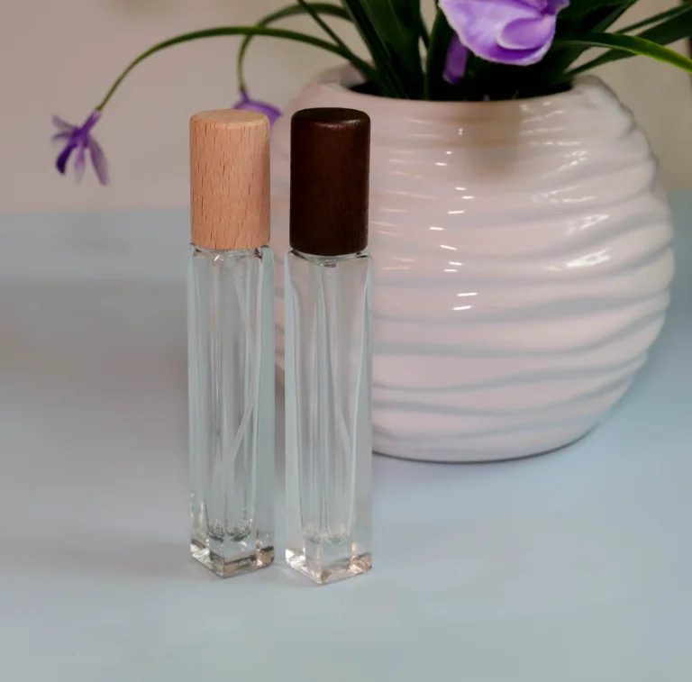 High Quality 10ml portable perfume cosmetics glass bottle with fine mist spray bamboo caps
