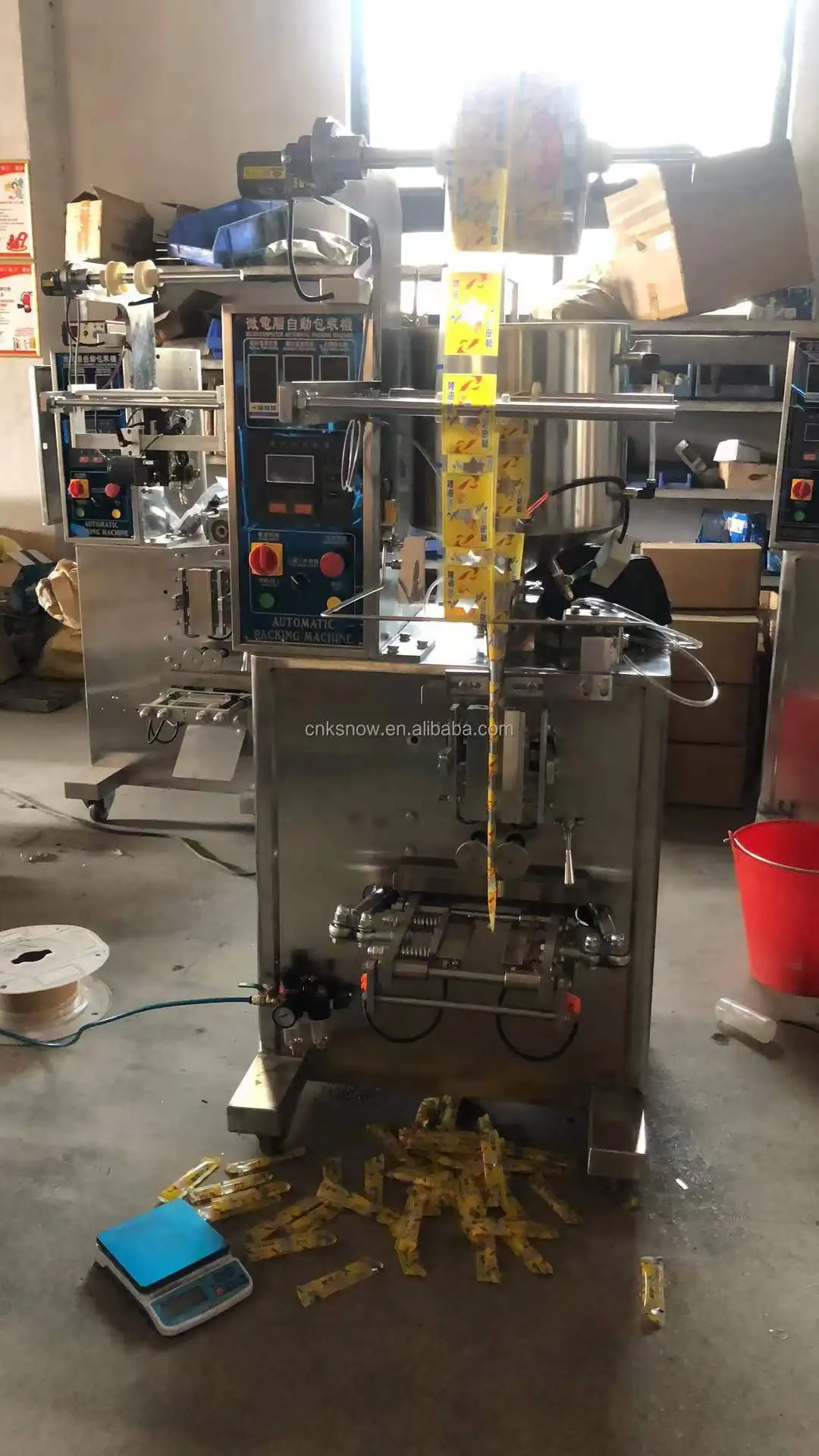 Volume cylinder counting automatic tomato paste cream syrup honey stick packaging machine