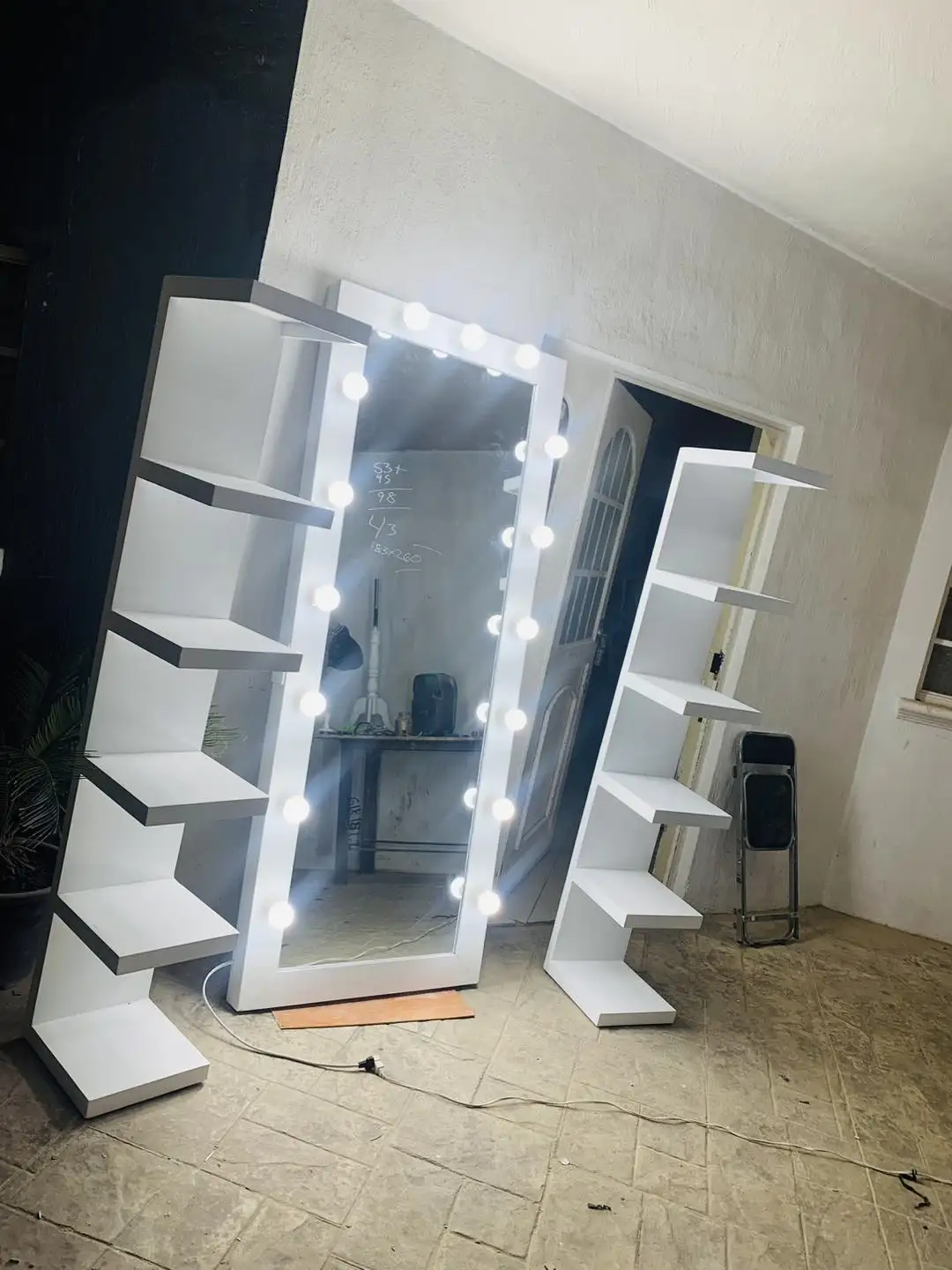 European Simple Design Sense Lark Wall Hanging Bookshelf Display Shelf for Wall Decor