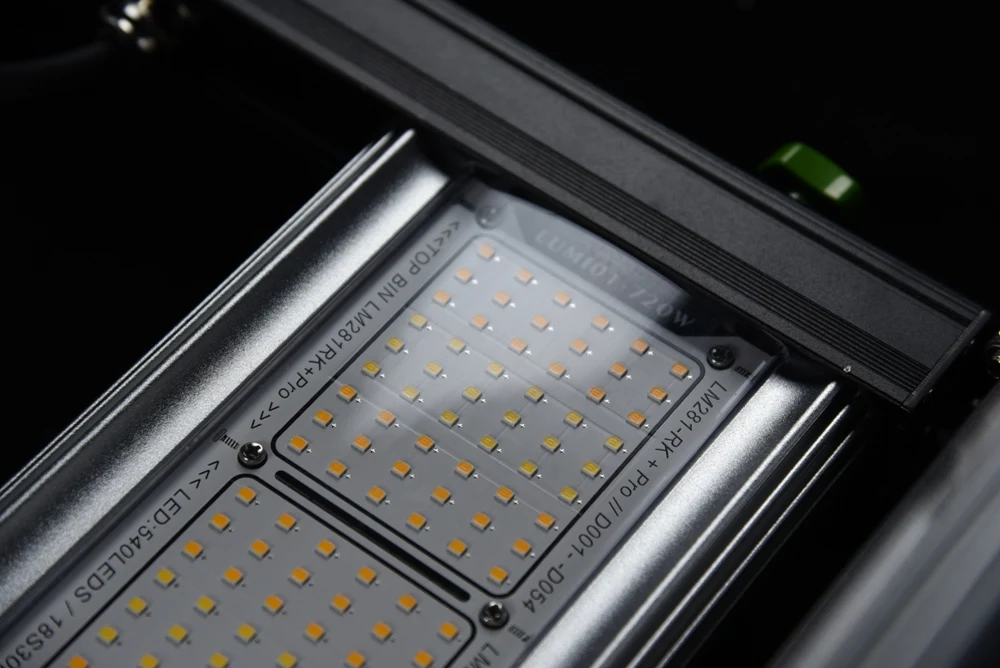 Most powerful 2023 Commercial growing led hydroponic grow light 720watts led grow light for indoor plants