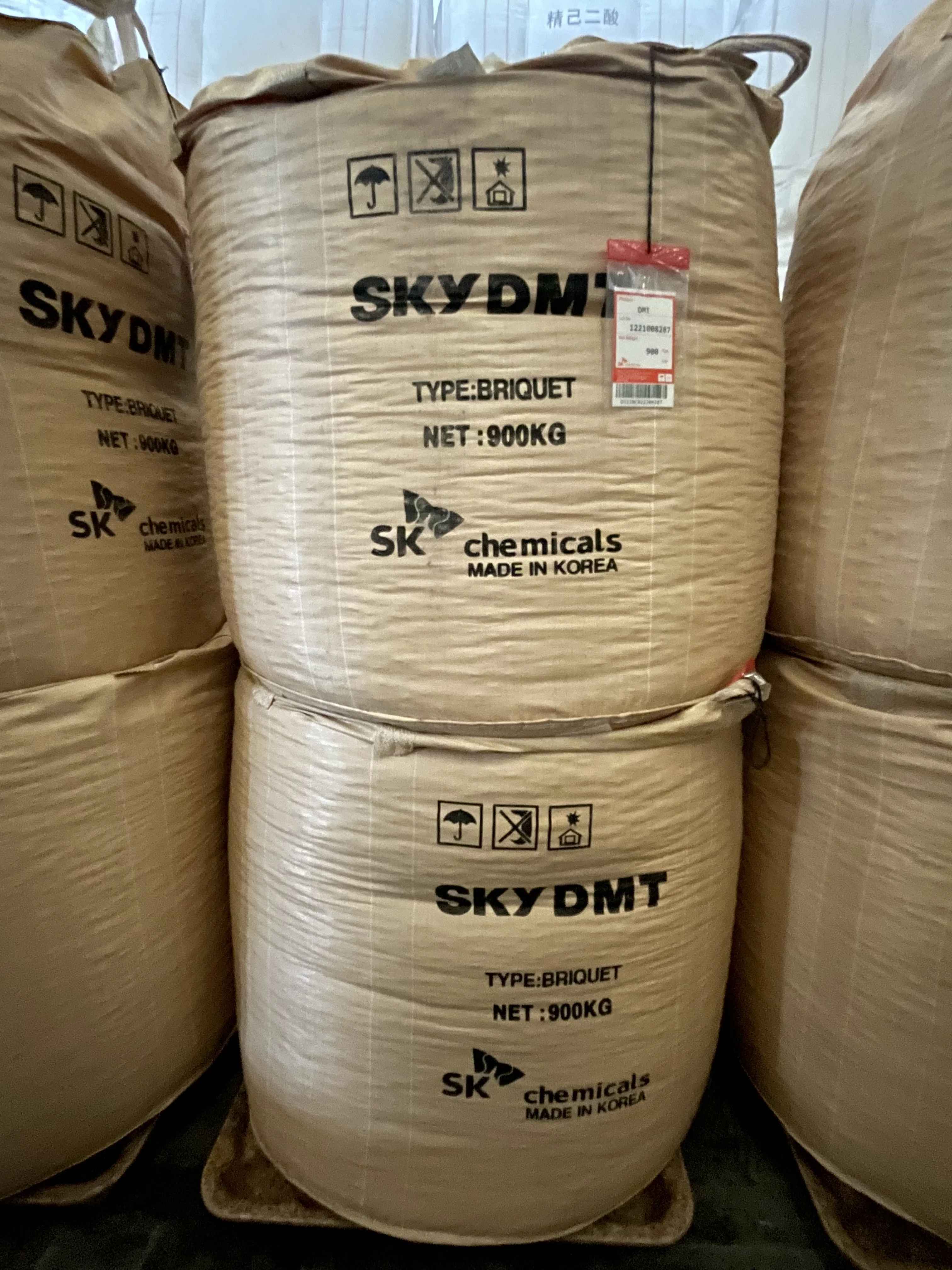 Spot low price dimethyl terephthalate CAS120-61-6 dmt for resin production