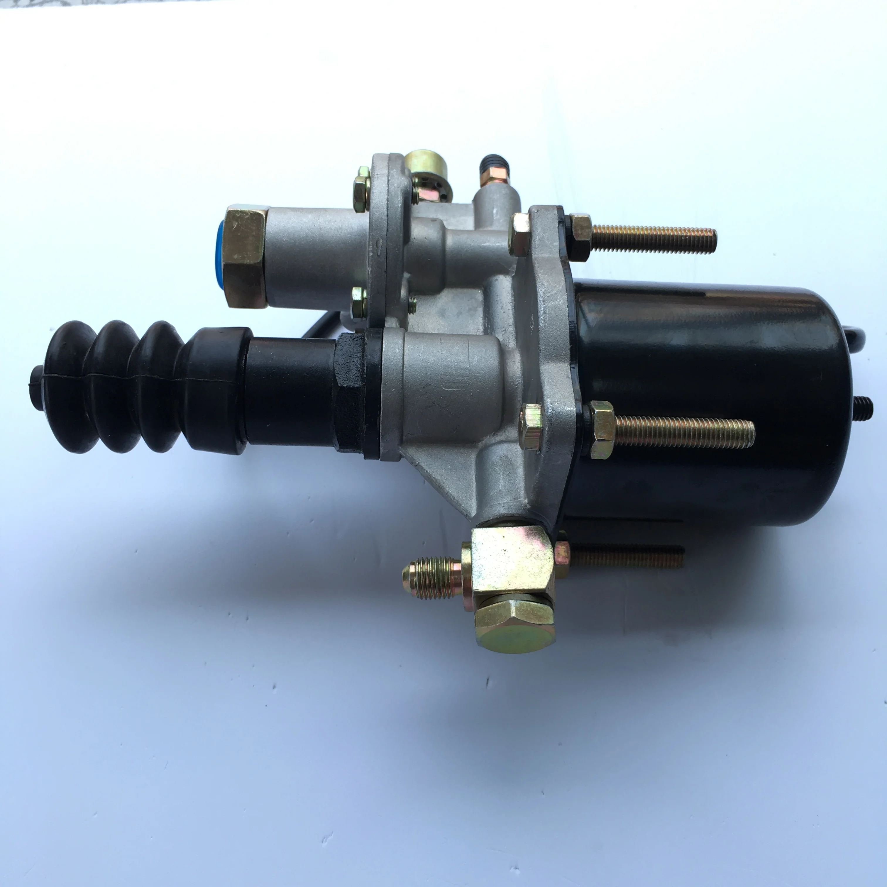 Dongfeng School Bus 153-70 clutch booster manufacturer direct truck chassis spare parts, transmission system spare parts