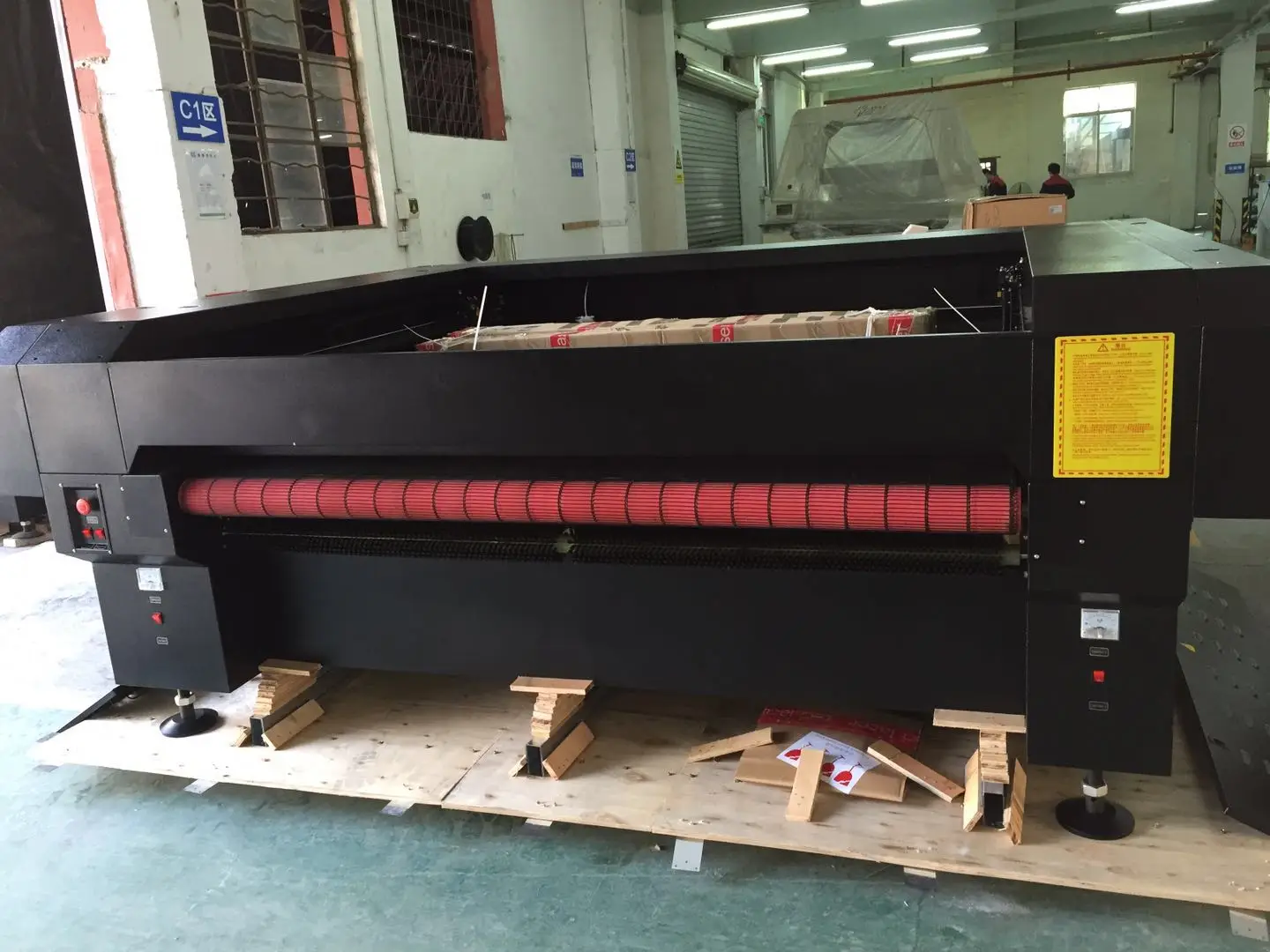 Automatic laser cutting machine