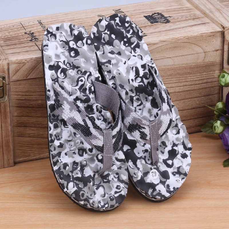 Fashion Summer Beach Men Flip Flops Slippers Shoes Outdoor 3D EVA Raised Dot Massage Sandals Slippers for Men Customized