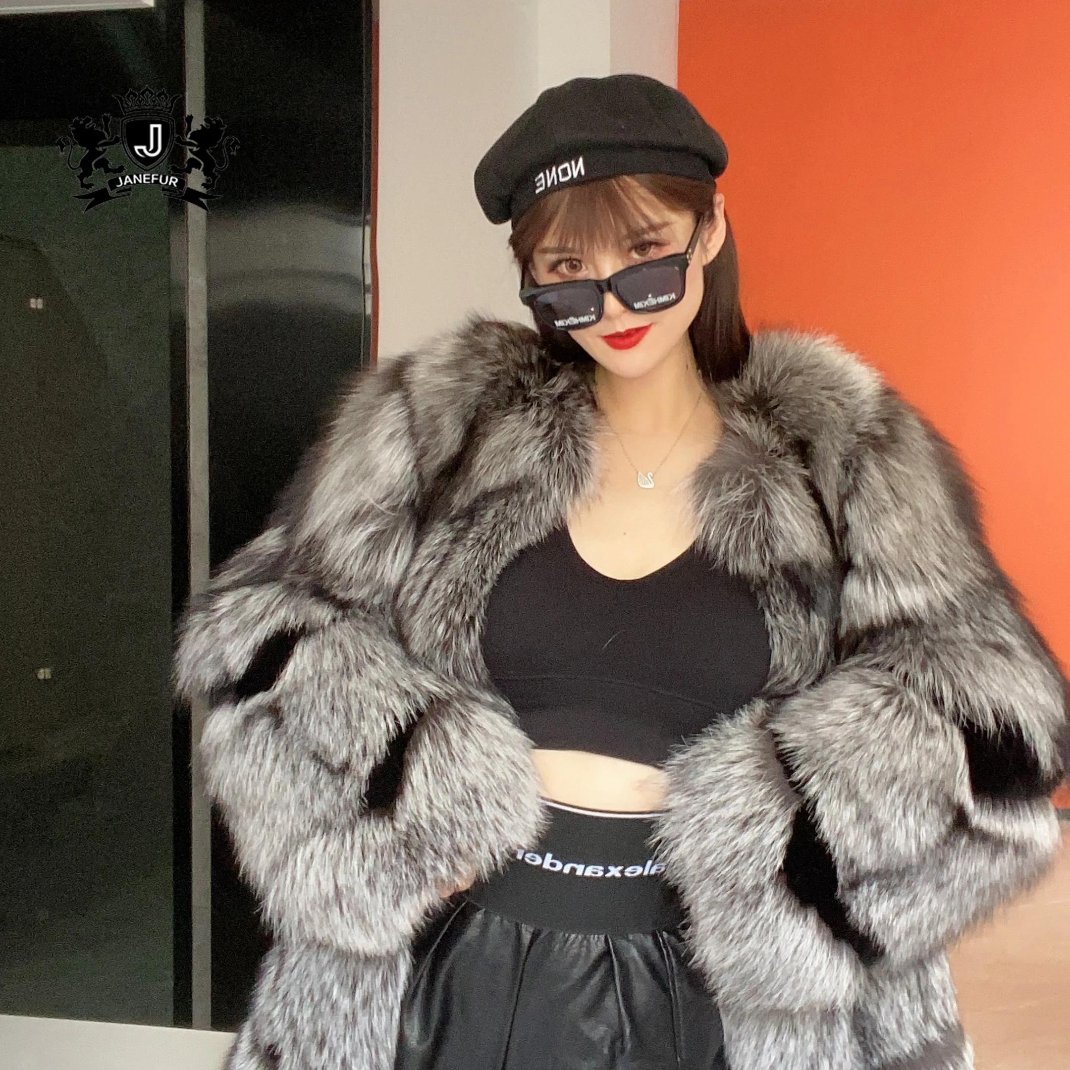 Women Fashion Fluffy Warm Silver Fox Fur Coat O-neck Short Style Four Sections Genuine High Quality Silver Fox Fur Coat