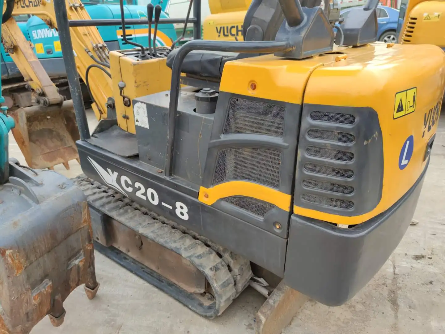 Chinese YUCHAI China mini digger excavators in low price contact BOBBY on WECHAT/WHATSAPP: +86 15618828665