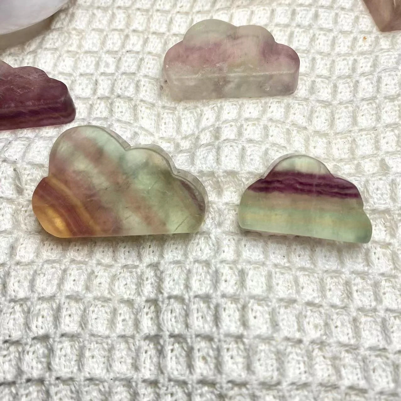 Wholesale Price Natural Candy Rainbow Fluorite Cloud Crystal Carving Crafts Lovely Home Decor Holiday Gifts