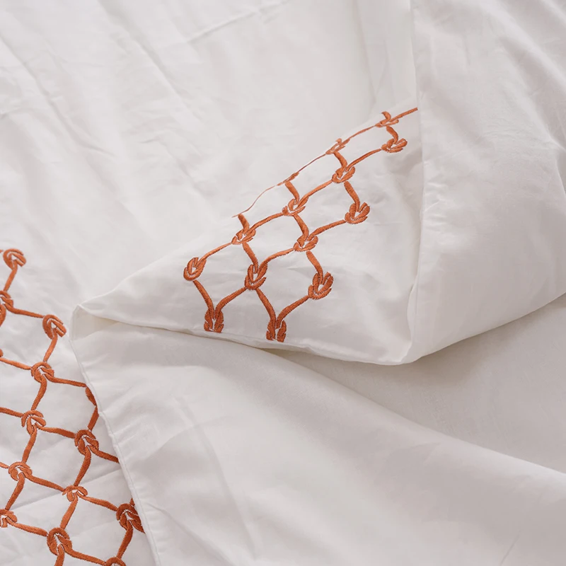 Top Grade Luxury 200TC White Hotel Embroidered Duvet Cover In Stock