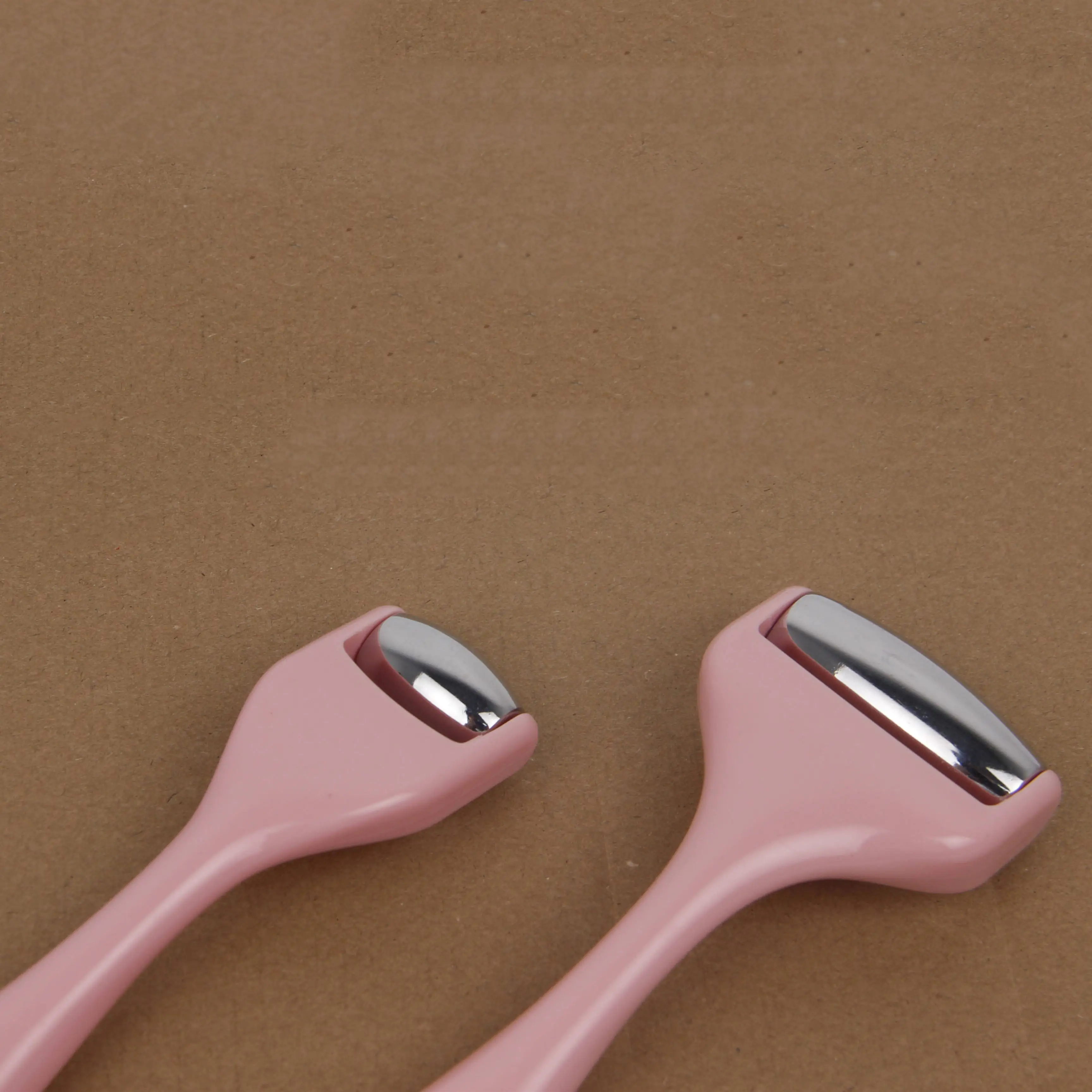 2022 cheap price factory Beauty Skin care face ice massage roller to moisturize the skin face and body massage roller