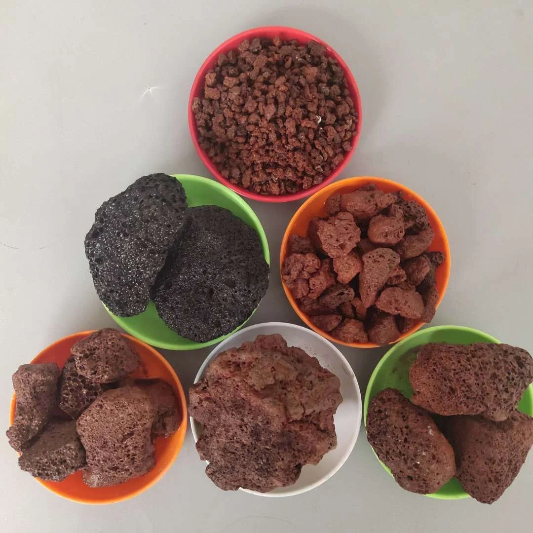 Внутренний двор расположен с большим количеством дешевой лавы пемзы/вулканической породы Красной вулканической породы, произведенной в Китае