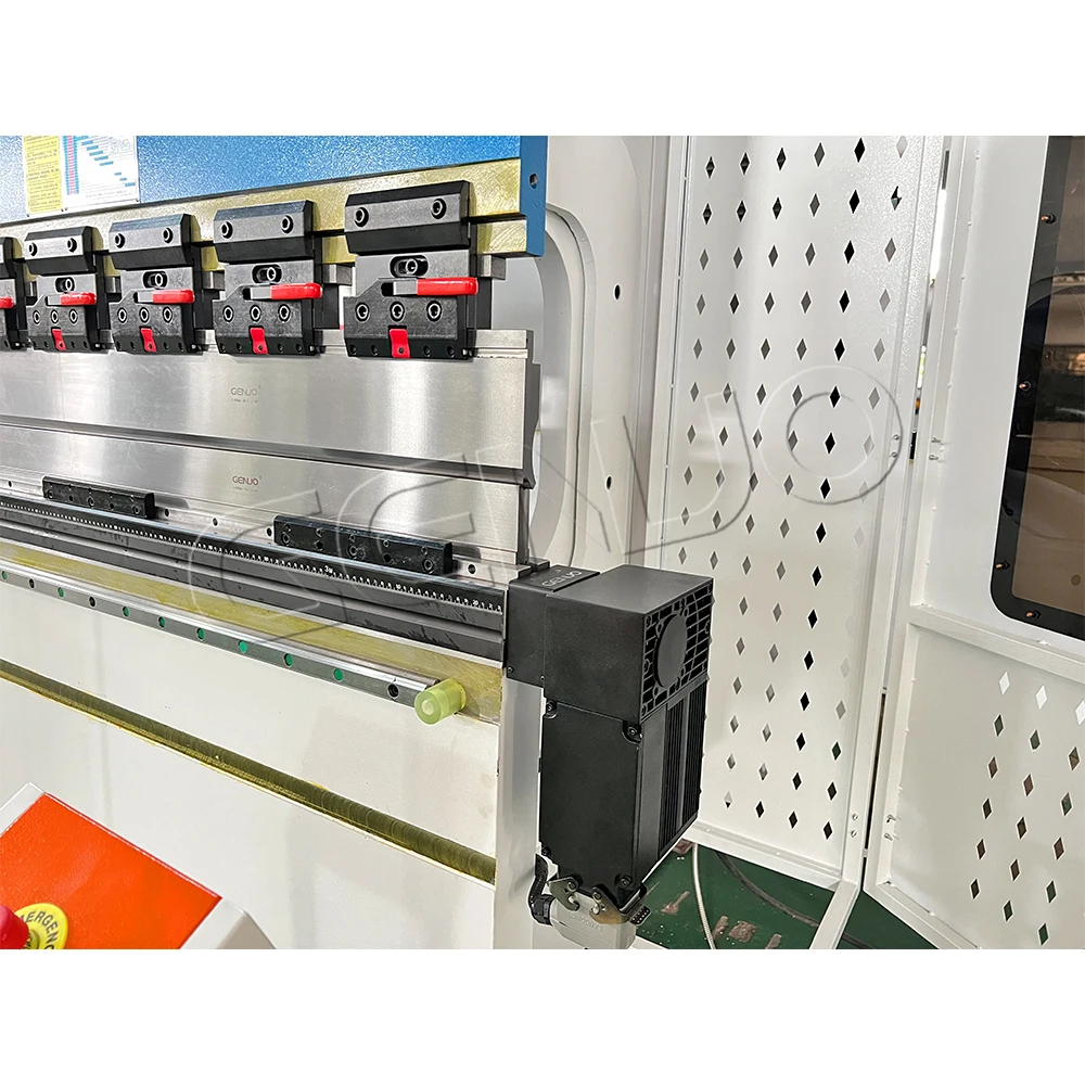 High configuration automatic sheet metal bending machine 4+1 Axis CNC metal bending machine with DELEM controller