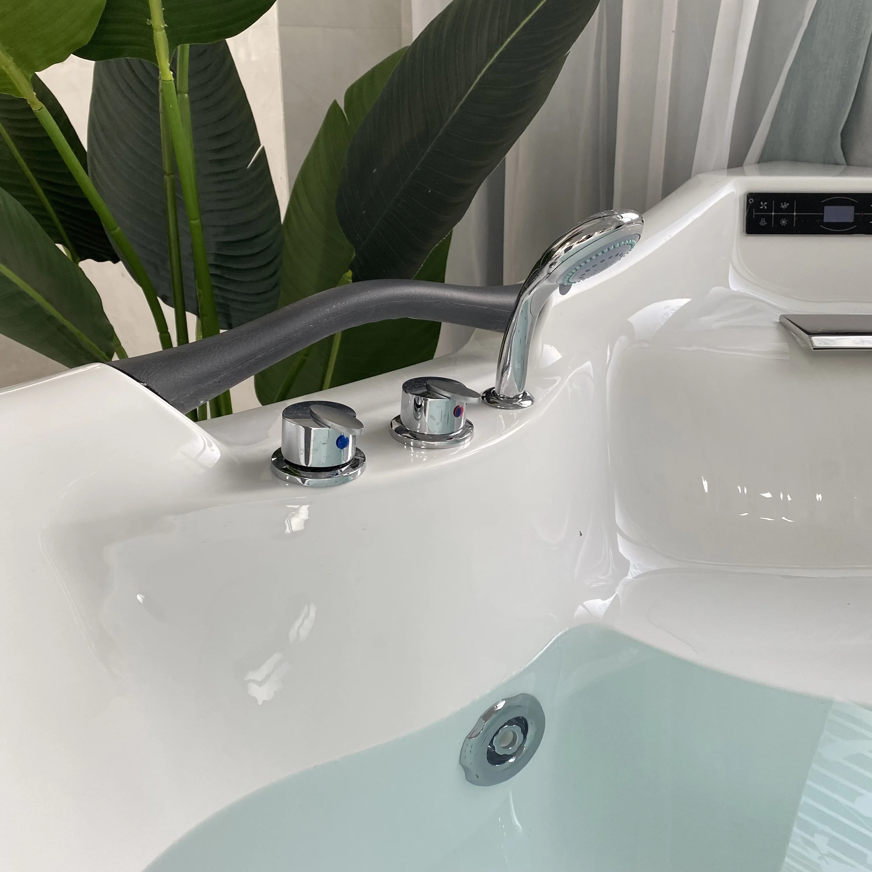 Wholesale Acrylic Massage Bathtub with Handle Deep Jetted whirlpool Bath Hot Tubs Big Spa for Two Person