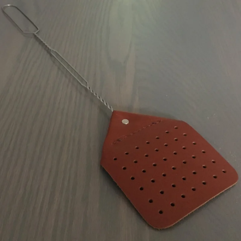 Кожаный ручной комаров ОСА насекомые летают Swatter прочный с тяжелой проволочной ручкой