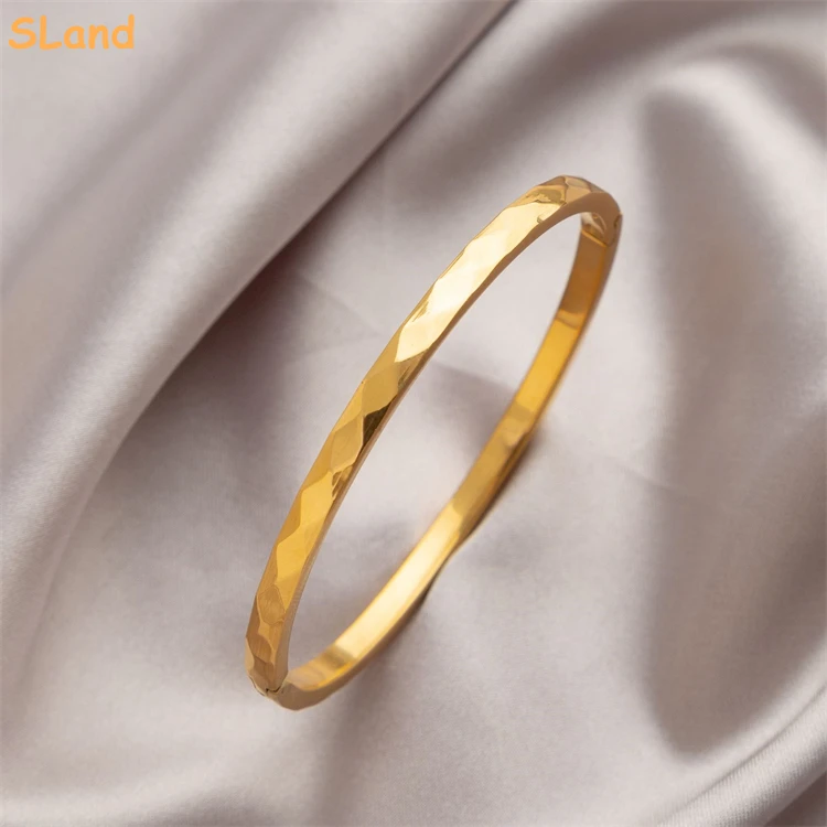 Alibaba Gold Supplier Wholesale high polished oval shape stainless steel gold rhinestone bangle bracelets for women gift