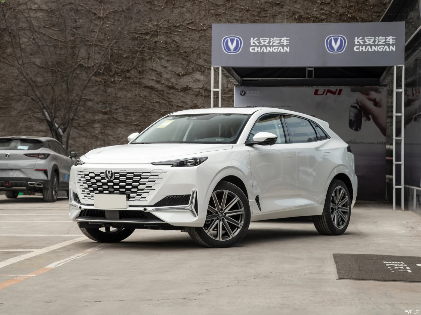 new ChangAn uni k 1.5t 2.0T 2.0 idd luxe 2023 SUV changan uni-k idd ev electric new energy vehicle high speed unik 4wd
