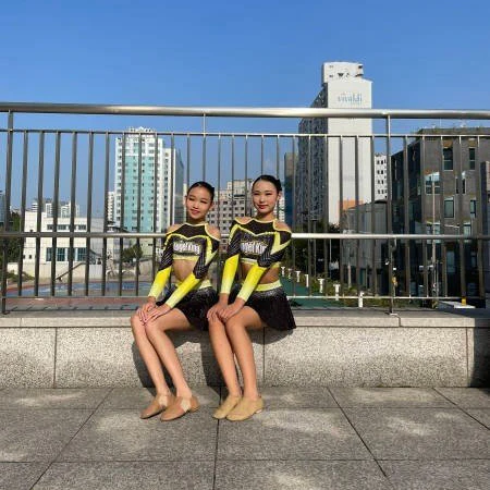 Customized design performance wear girls sexy cheerleader costume rhinestone cheerleading uniforms dance uniforms