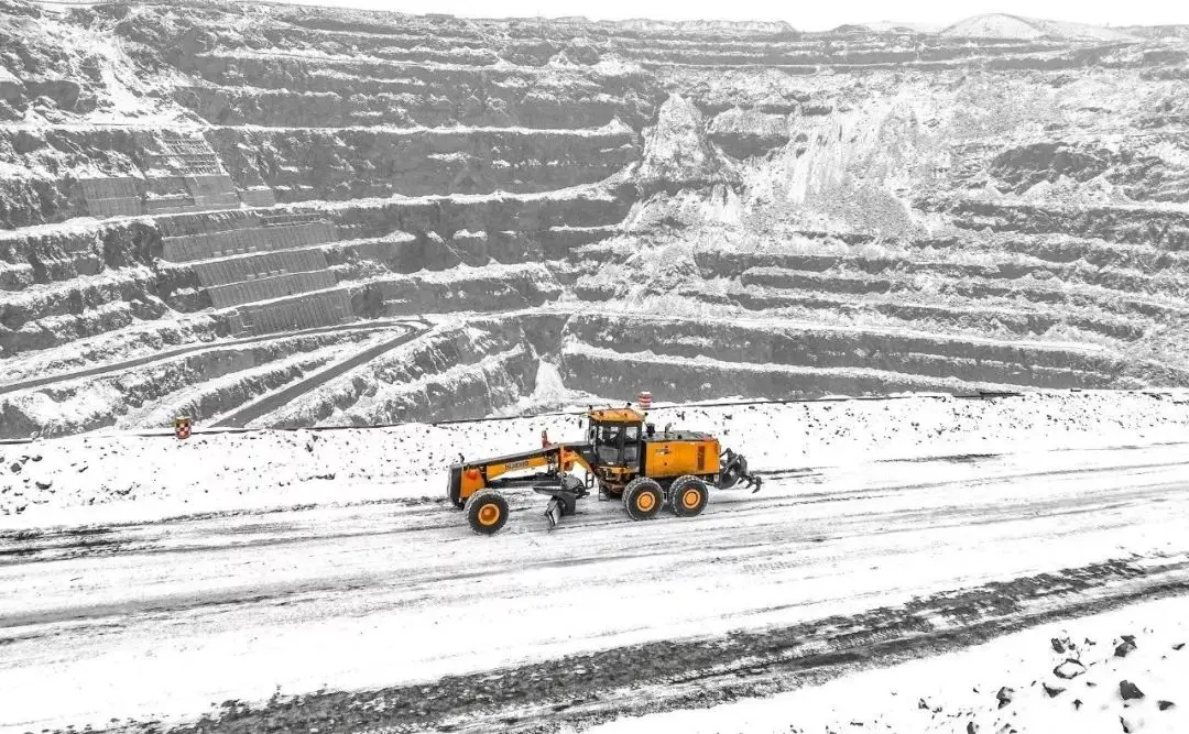 New Road Machinery Grader Gr2403 178kw 240hp Mining Heavy type road Motor Grader with attachment for sale