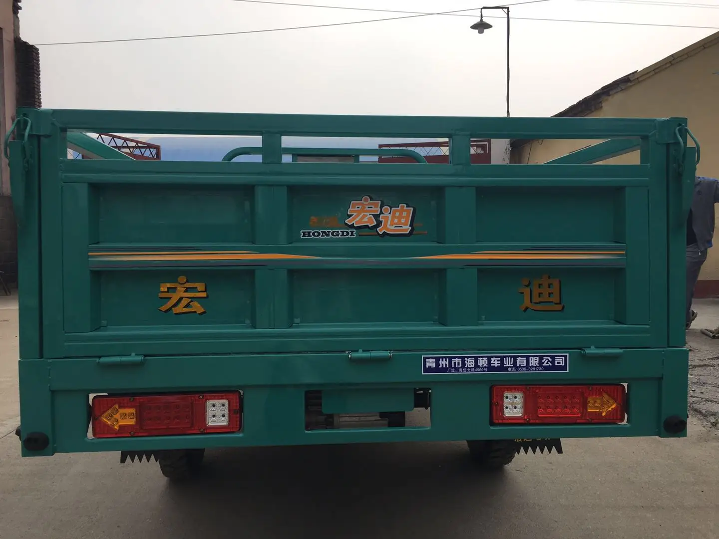 HONGDI Brand Heavy Duty Large Cargo Box 2 Ton Load Capacity 3 Wheel Freight Cargo Tricycle For Agriculture