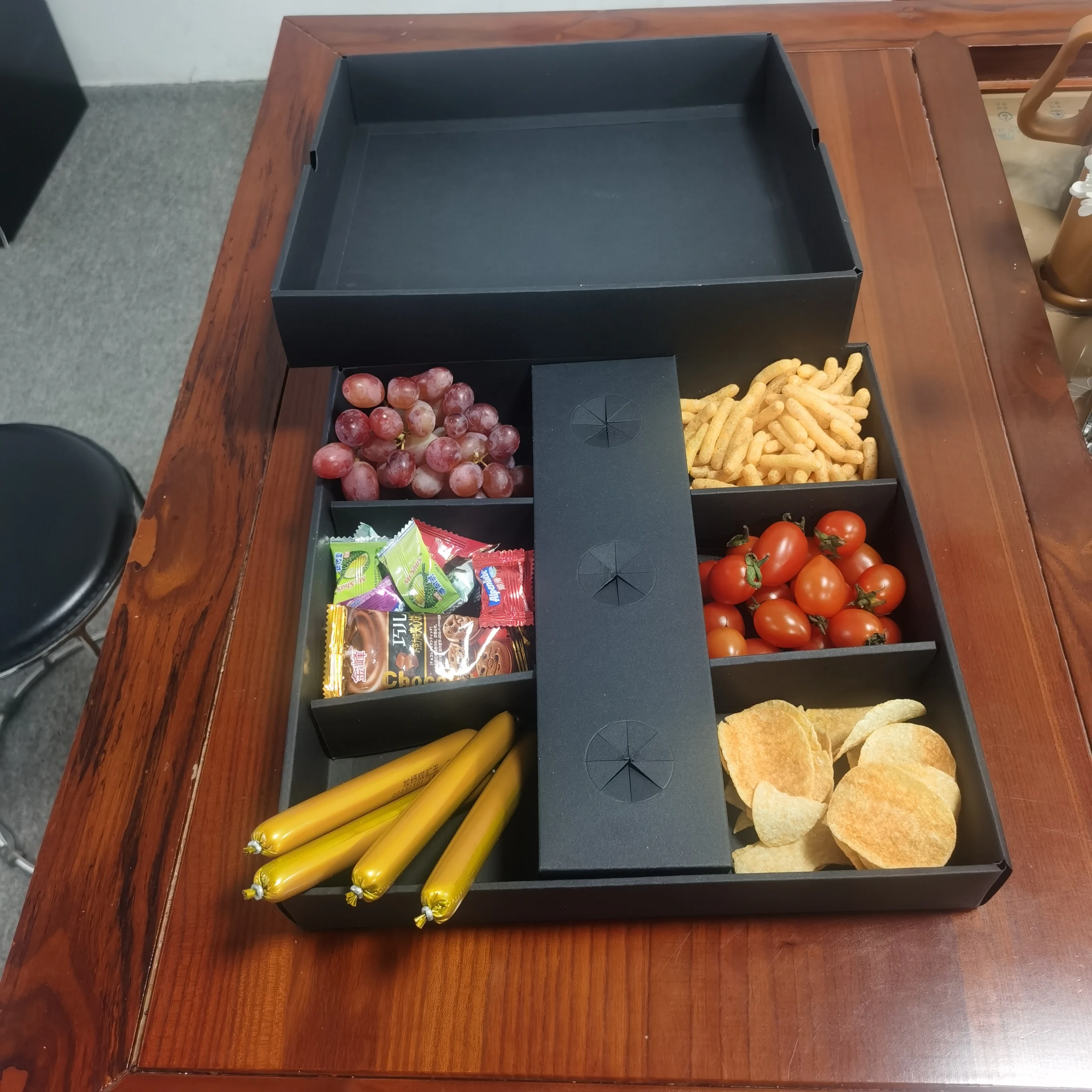GMI drop shipping eco friendly wholesale party snack  box grazing box catering packaging platter box with dividers for shipping