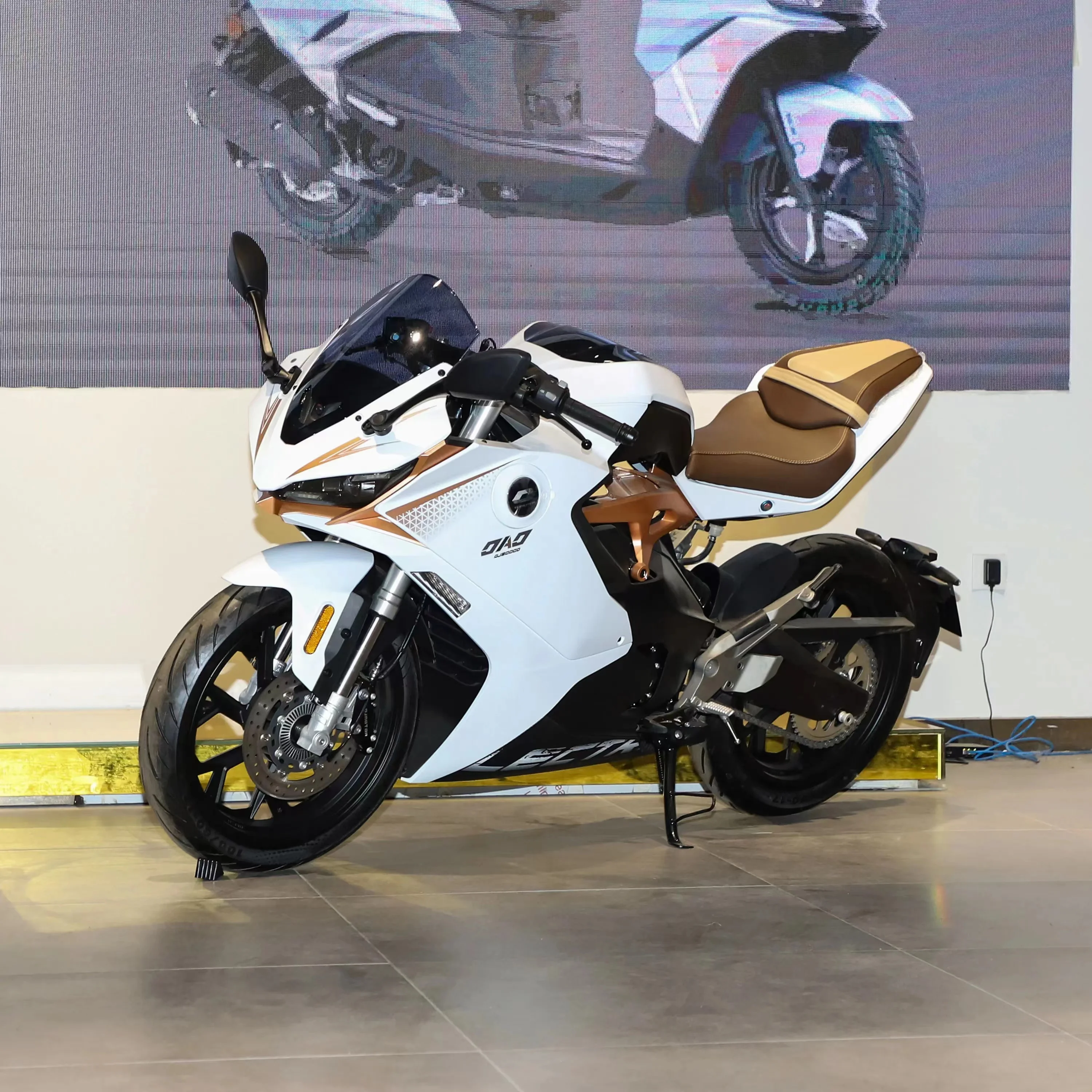 2024Hot models China Qianjiang QJMOTOR OAO new energy electric motorbike electric motorbike quality assurance affordable motor