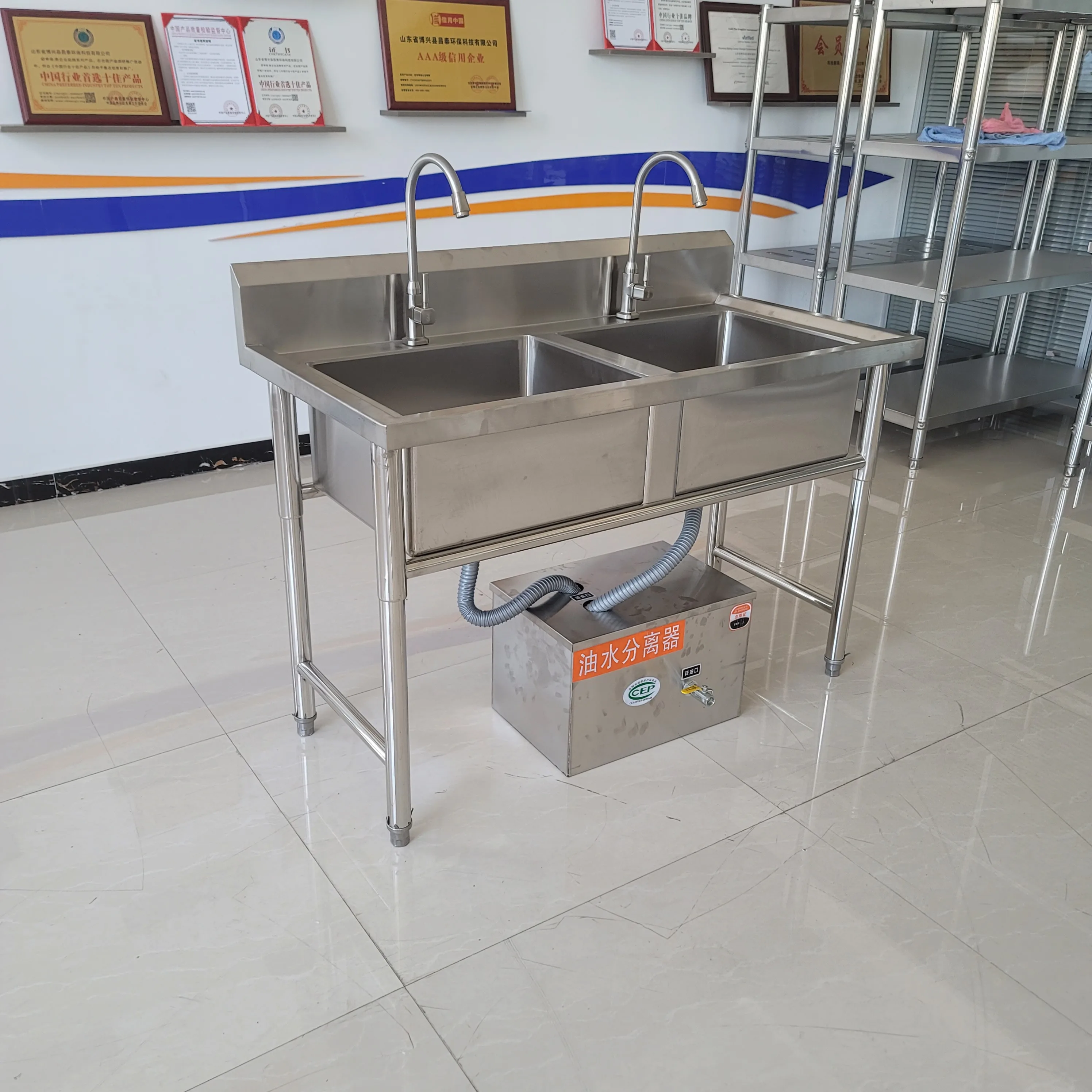 China Mini Liquid Separator Under Sink Grease Trap Oil and Water Separator Soup Oil Filter