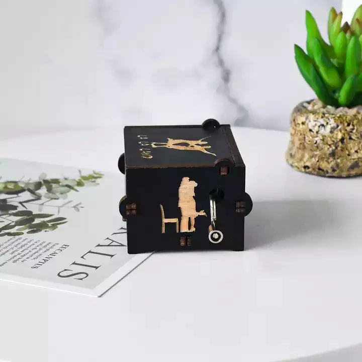 2023 new music box romantic couple wooden carving hand-cranked music box holiday birthday gift Christmas wooden music box