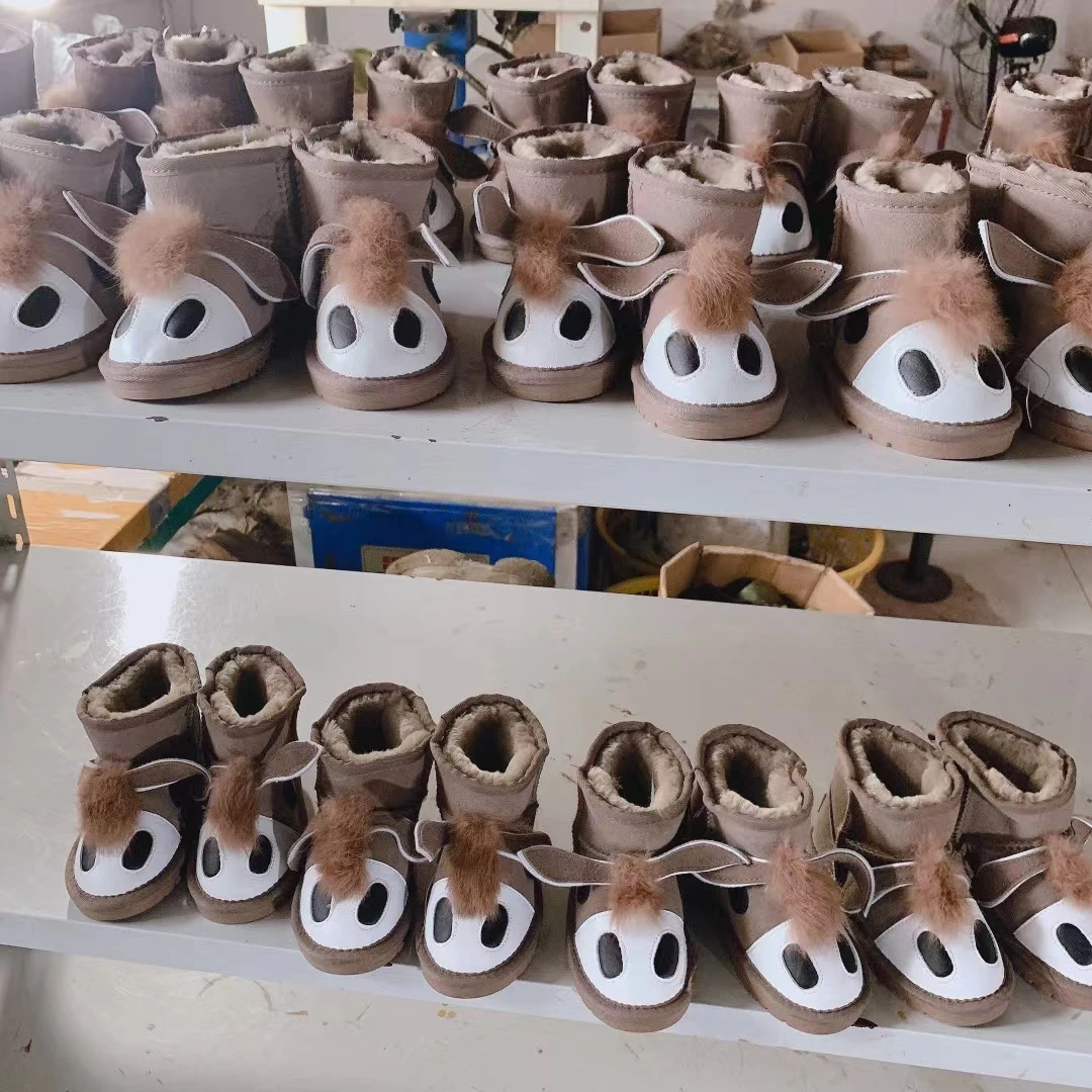 2021 hot sale wholesale fashionable uggh for kids boots winter