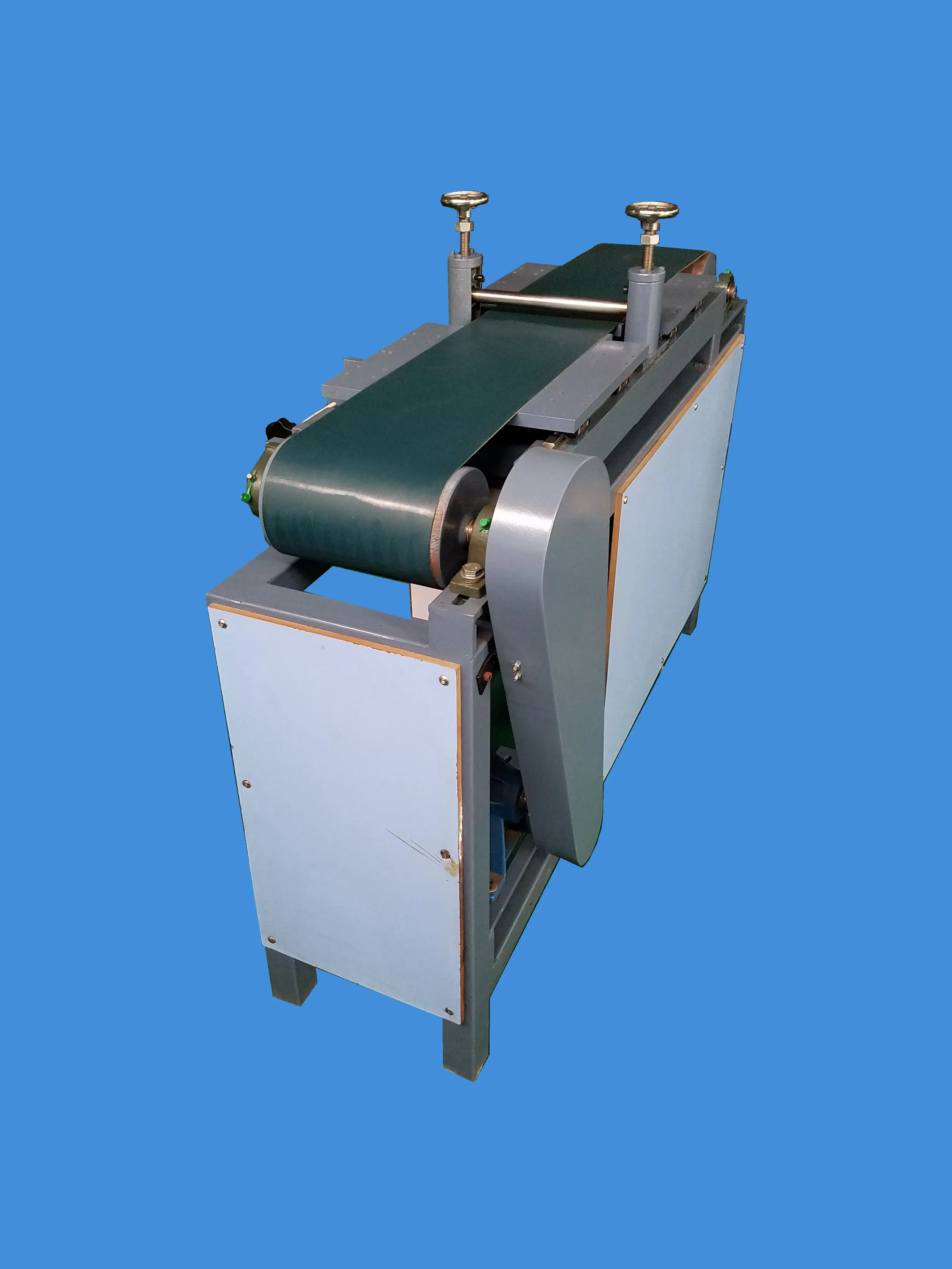 
The low carbon glass mosaic press granulator 