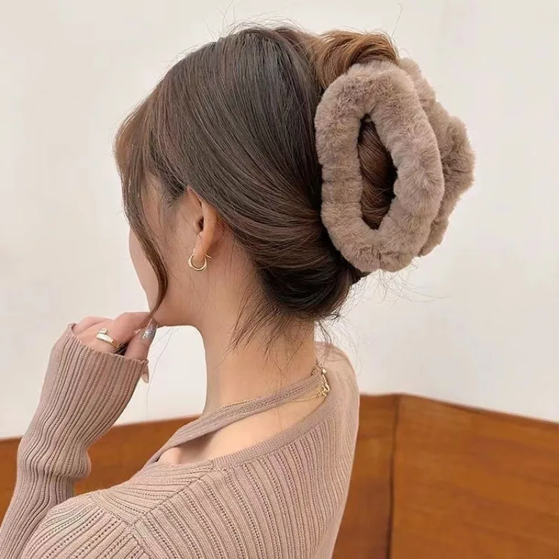 Trendy Plush Hair Clip Hair Multicolored Versatile Geometric Shark Clip Hair Accessories Girls Hairpin