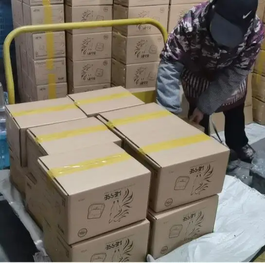 Большая емкость Крытая коровья овца козья кормушка Автоматическая зернистая алюминиевая для животных Конный менеджер