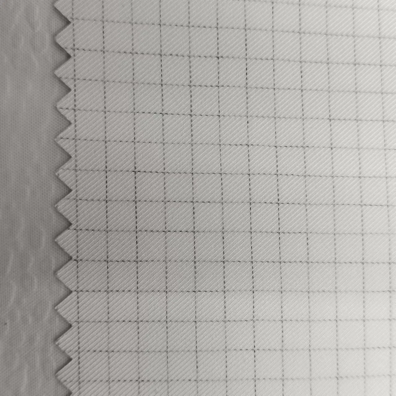 Фабрика Китая, оптовая продажа, 96%, поли, 4%, углеродное волокно 110 г/м2, 0,45 сетка, твил-стоп, антистатическая ткань для спецодежды