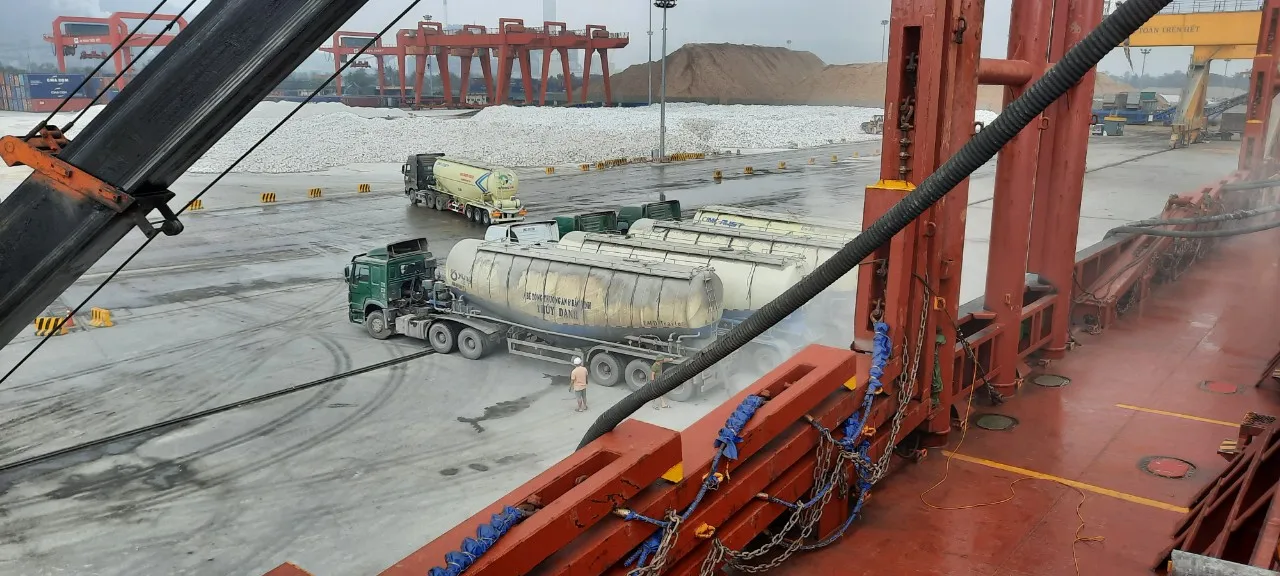 Vietnam Manufacture Portland Cement CEM I 52.5R 50kg Refactory Cement Price Per Ton