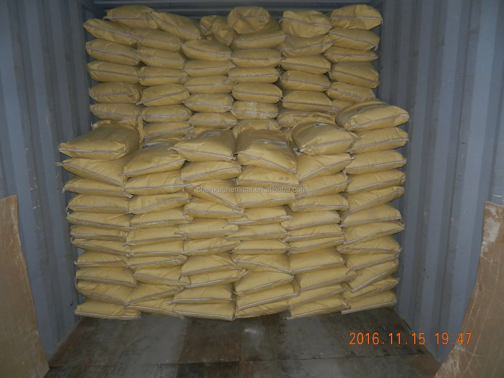 Loading Container_02.JPG