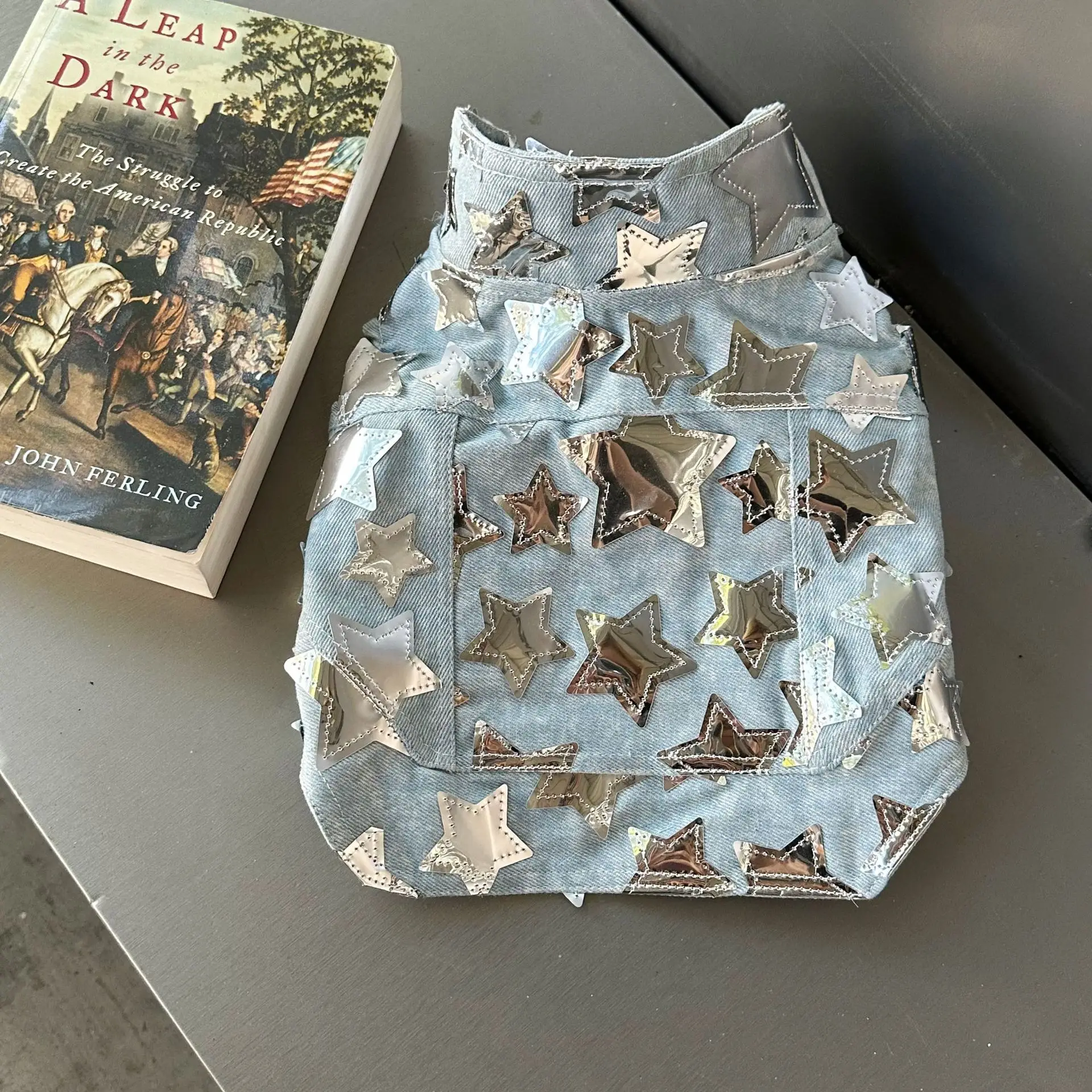 2024 New Design Luxury Autumn/Summer Thin Pet Clothes Sequins Star Cowboy Denim Dog Vest for Cat French Bulldog Schnauzer