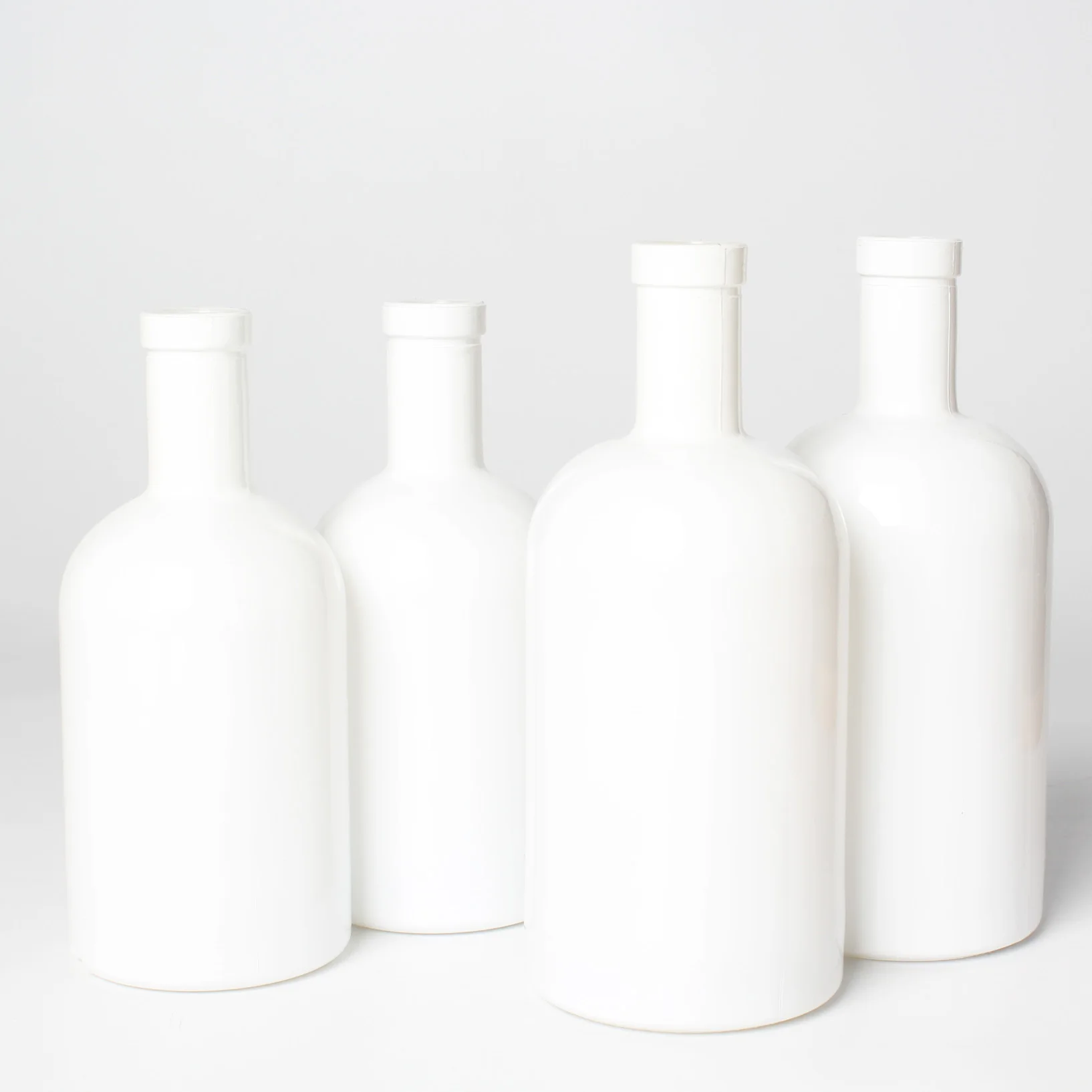 500ml Round shape white glass wine bottles with cork lid manufacturer empty glass bottle for whisky liquor