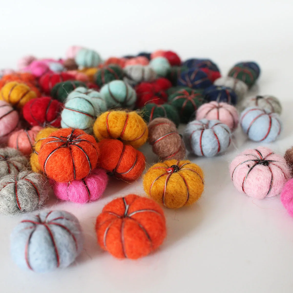 Mini Thanksgiving Wool Felt Pumpkin Needle Felt Halloween Pumpkin for Fall