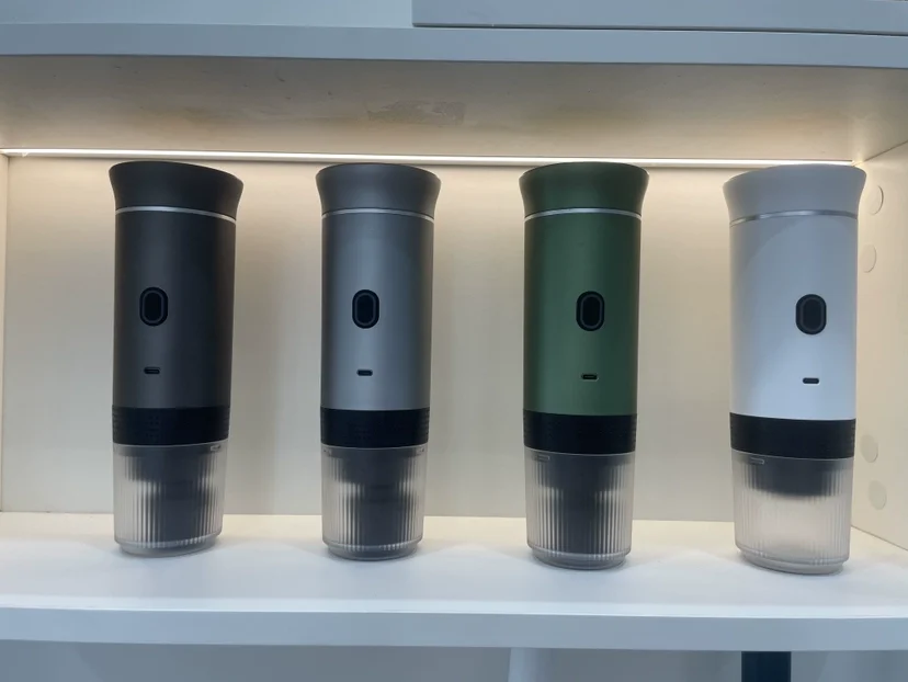 Portable wireless coffee machine with American style concentrated capsules for home use, fully automatic,heat rechargeable