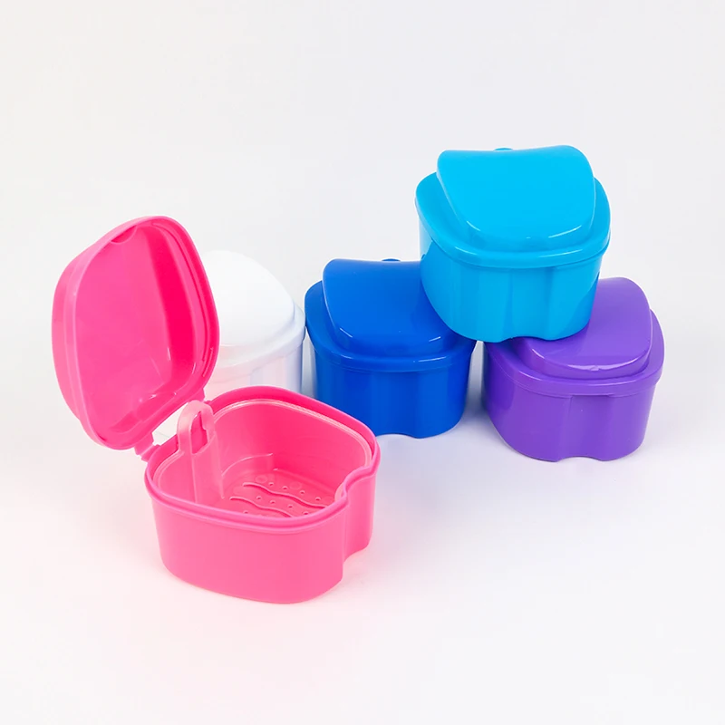 Чехол для зубных протезов в форме яблока