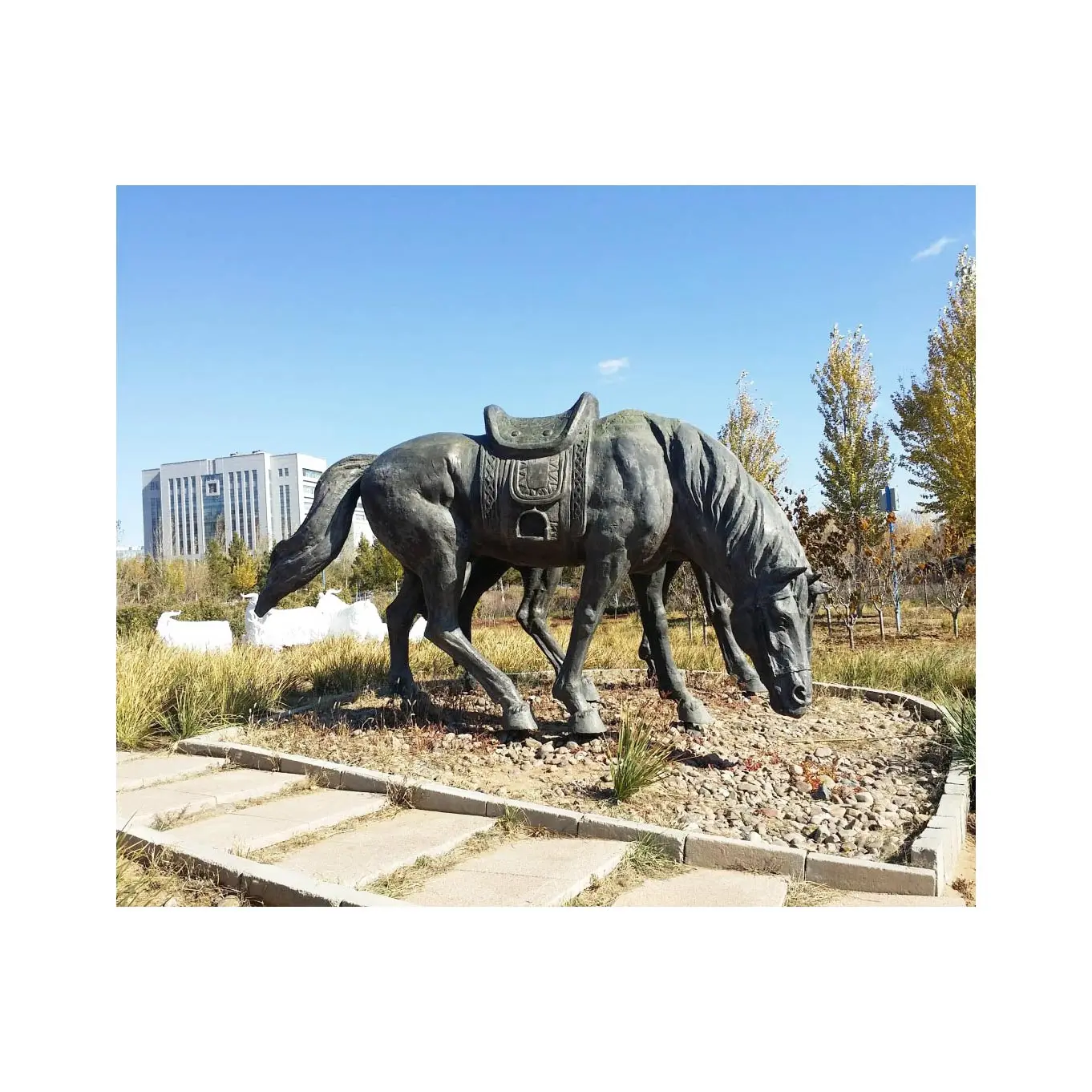 outdoor head down to eat grass bronze horse statue life size color