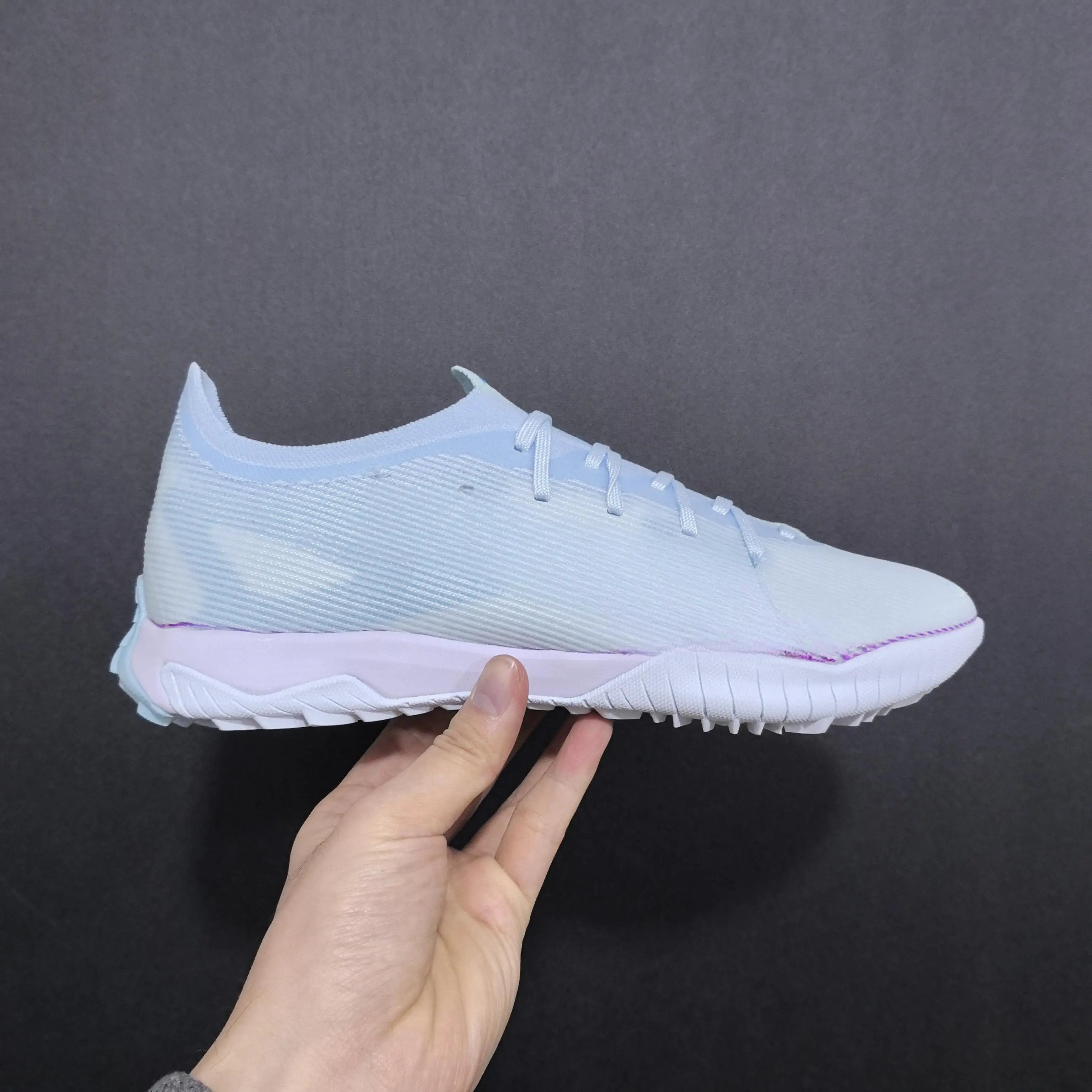 2025 White Non-slip Wear-resistant Impact-resistant Long Spike Football Shoes for Outdoor Professional Training and Competition