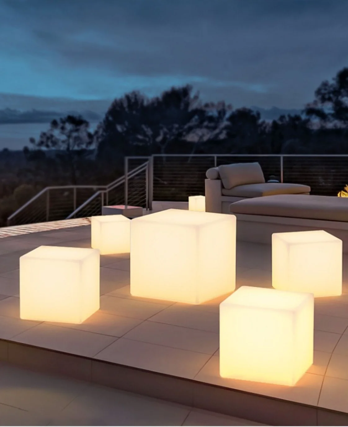 Manufacturer direct selling outdoor courtyard ice shape PE plastic LED 50CM seat garden lawn lamp